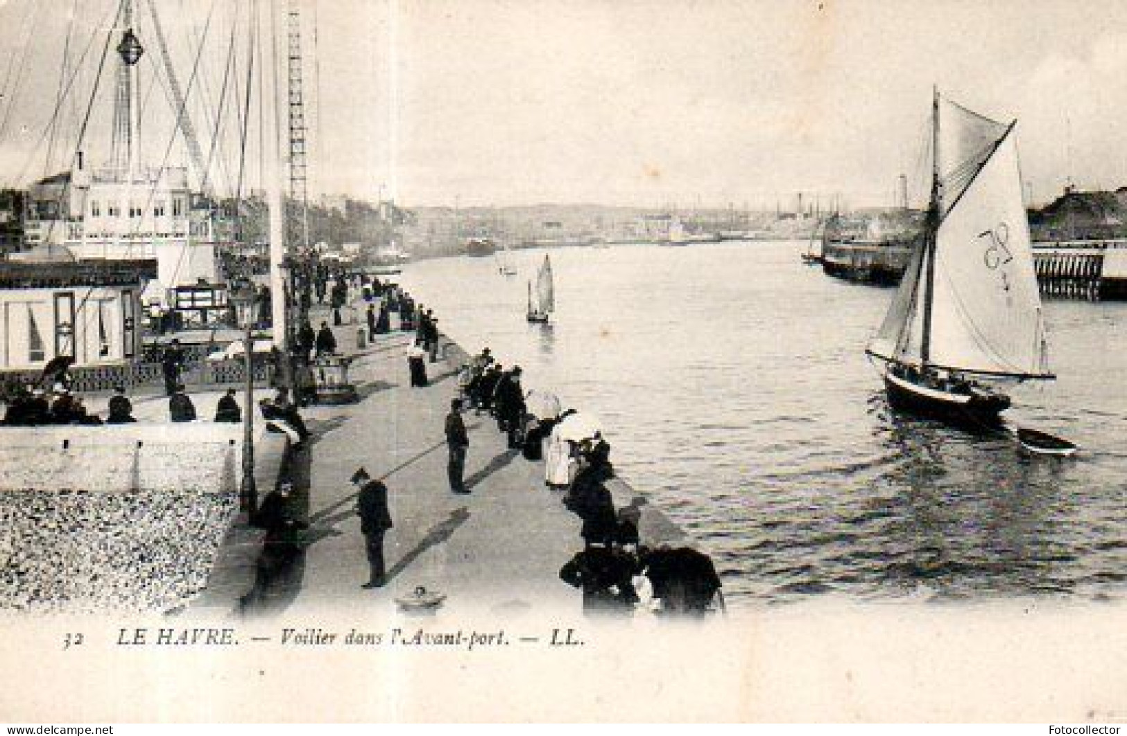 Le Havre (76) : Voilier Dans L'avant Port - Haven