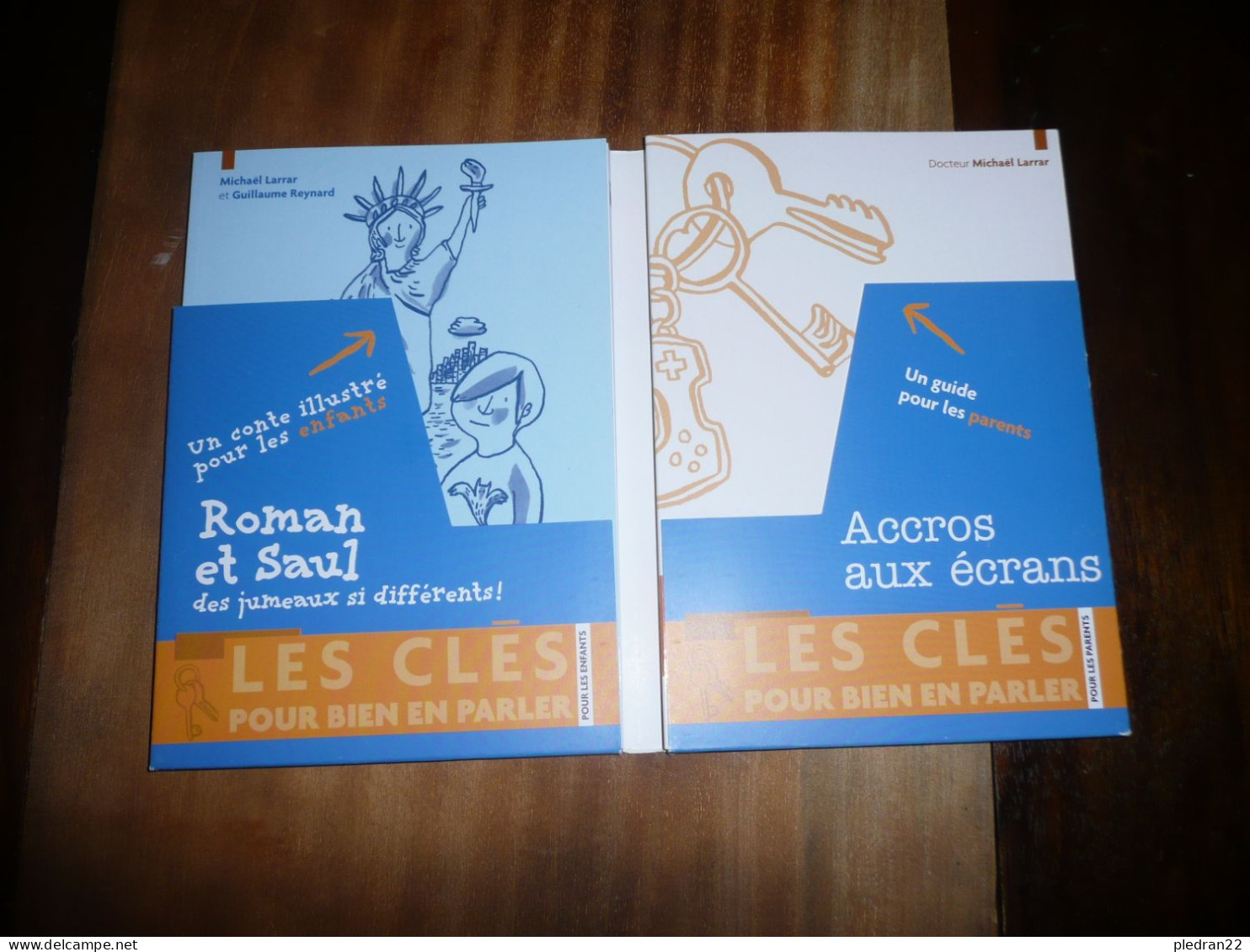 JEUX TELEVISION INTERNET TELEPHONE MOBILE MICHAËL LARRAR ACCROS AUX ECRANS UN GUIDE PARENTS UN CONTE ENFANTS 2011 - Soziologie