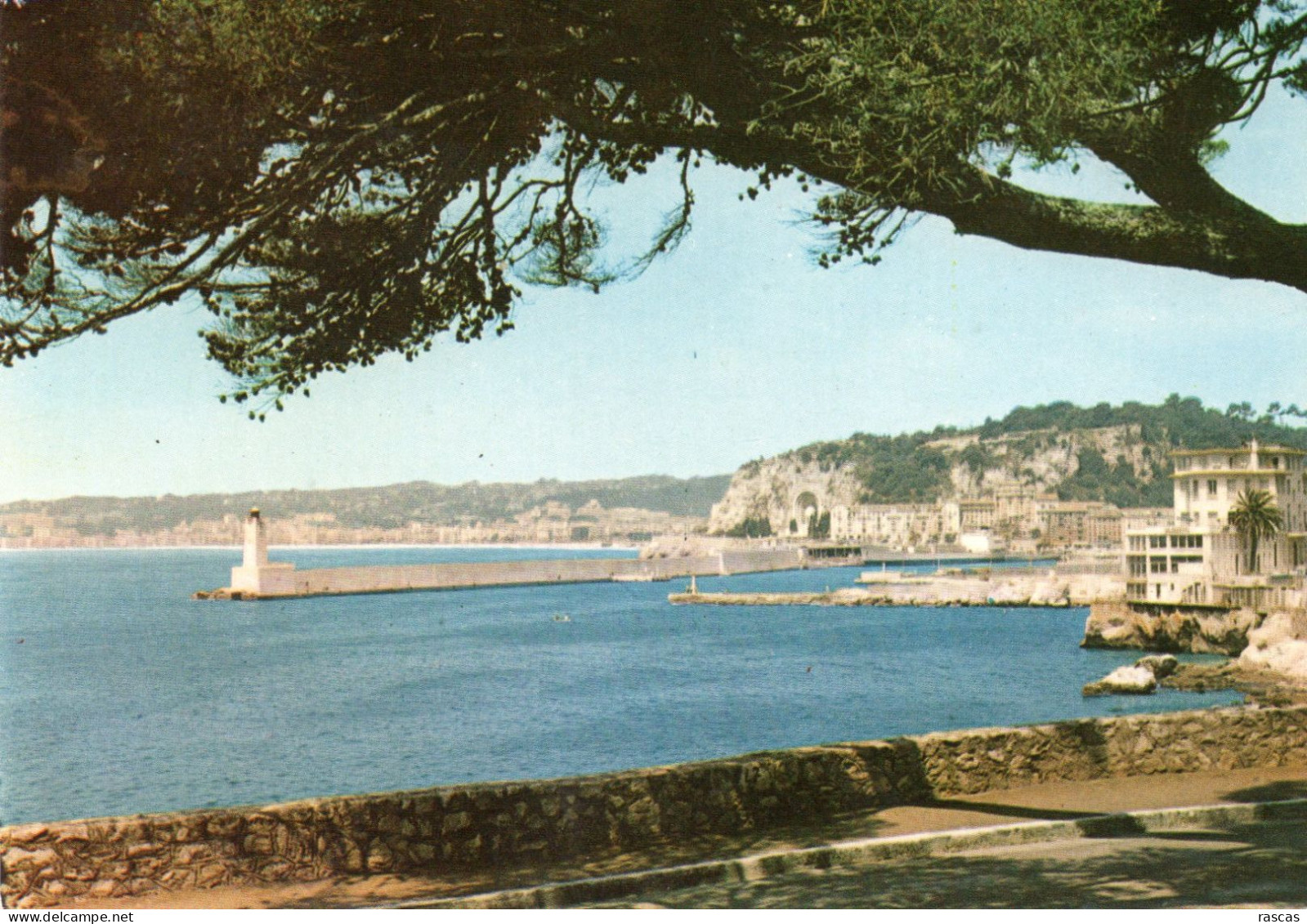 CPM - P - ALPES MARITIMES - NICE - L'ENTREE DU PORT ET LA COLLINE DU CHATEAU - Transport (sea) - Harbour