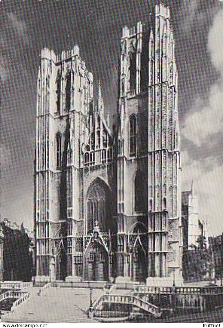 AK 215521 BELGIUM - Bruxelles - Eglise SS. Michael Et Gudule - Monuments