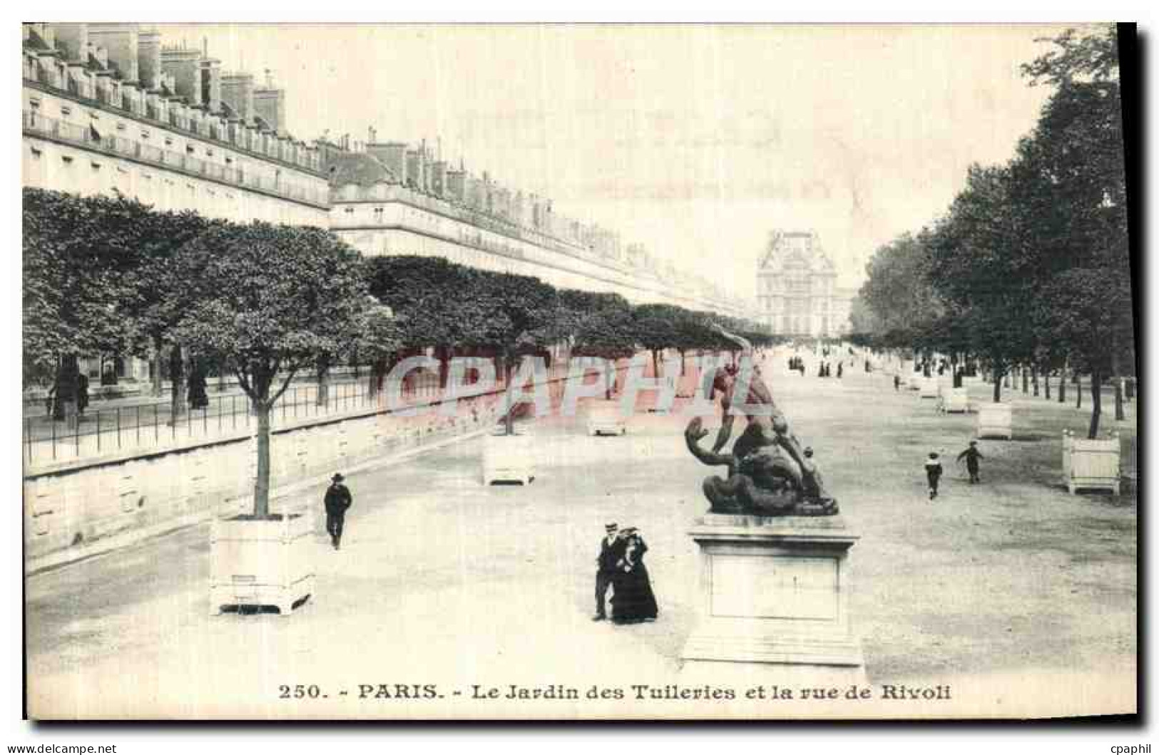 CPA Paris Le Jardin Des Tuileries Et La Rue De Rivoli Louvre - Paris (01)