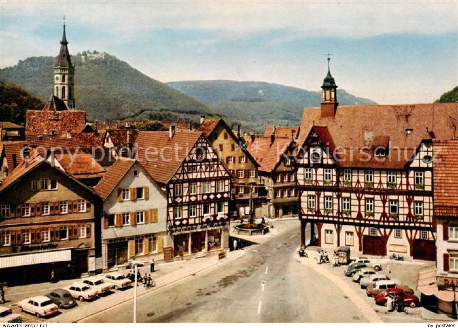 73788451 Urach Bad Marktplatz Mit Blick Zur Burgruine Hohenurach Urach Bad - Bad Urach