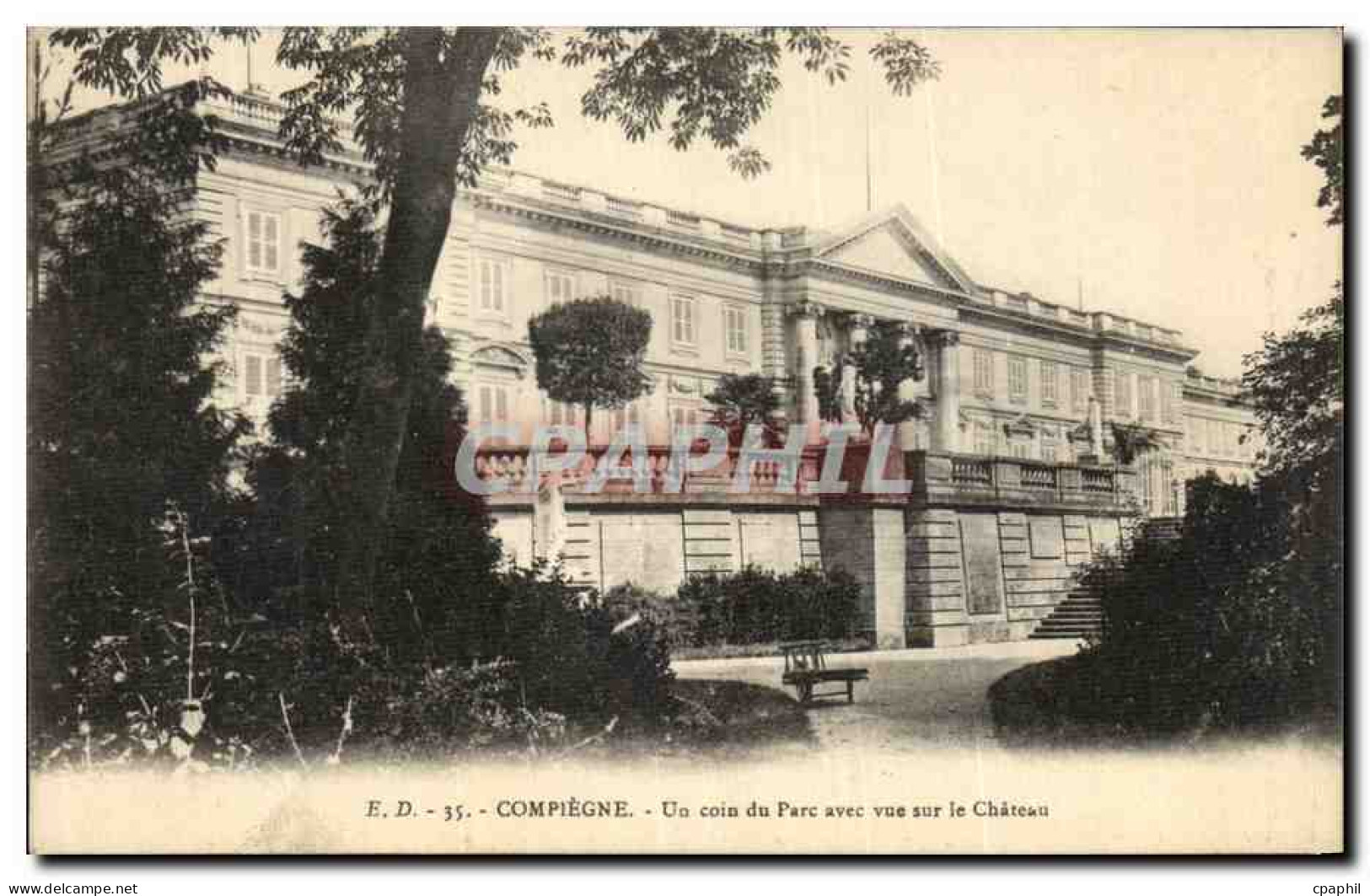 CPA Compiegne Un Coin Du Parc Avec Vue Sur Le Chateau - Compiegne