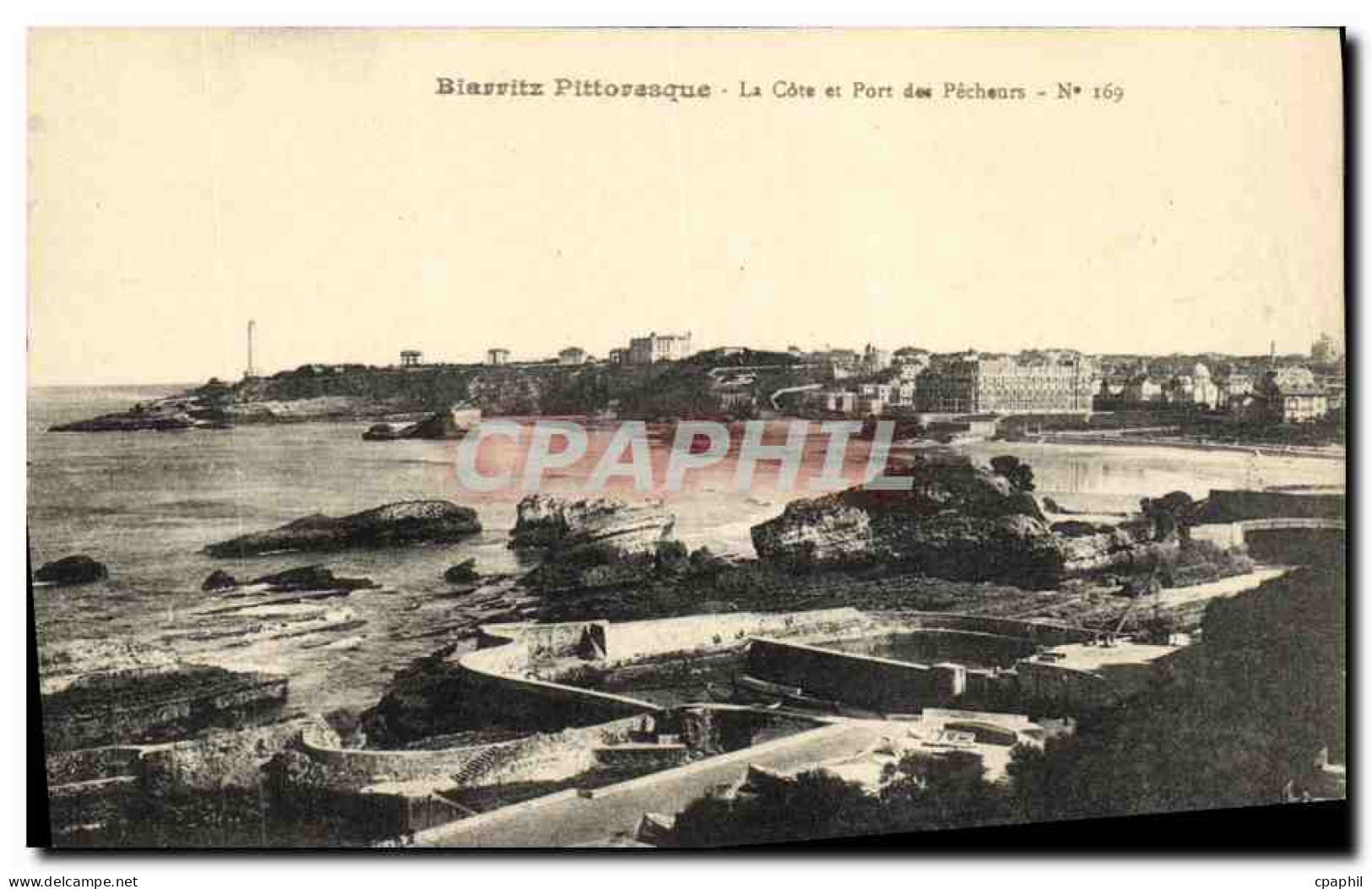CPA Biarritz Pittoresque La Cote Et Port Des Pecheurs  - Biarritz