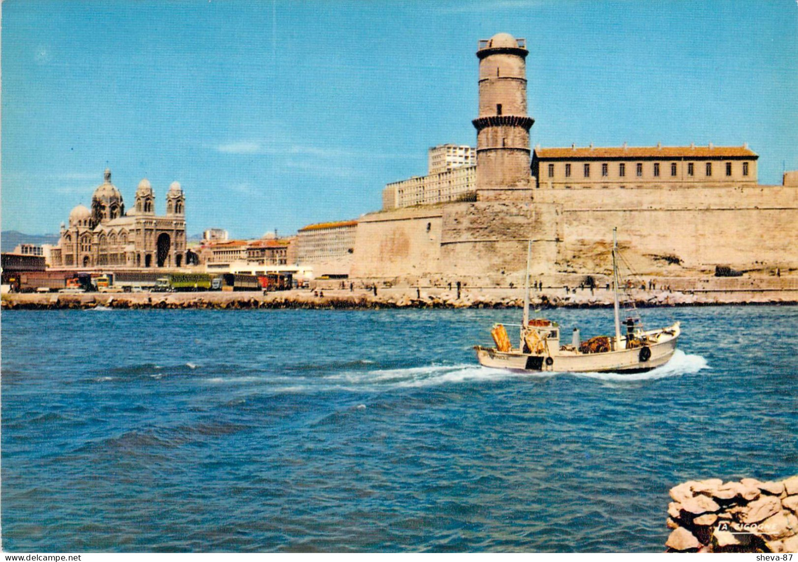 13 - Marseille - Le Fort Saint Jean - La Cathédrale - Zonder Classificatie