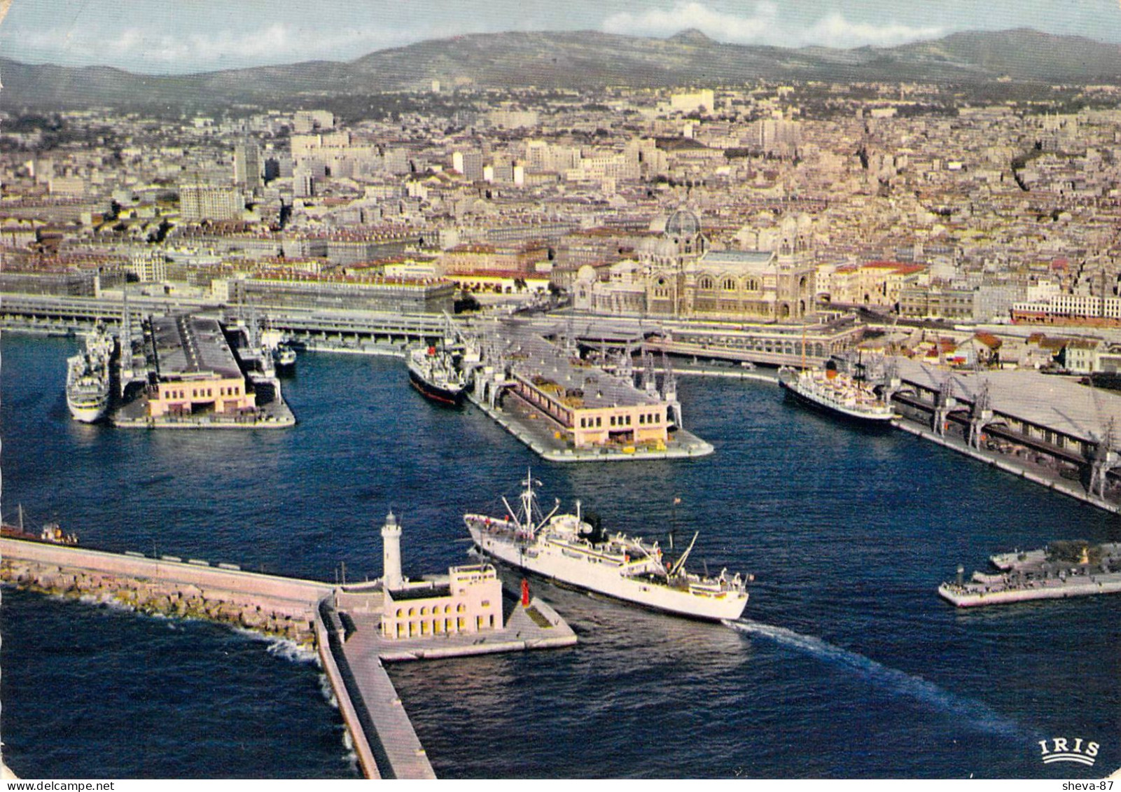 13 - Marseille - Vue Aérienne De L'entrée Du Bassin De La Joliette Et La Cathédrale - Joliette, Port Area