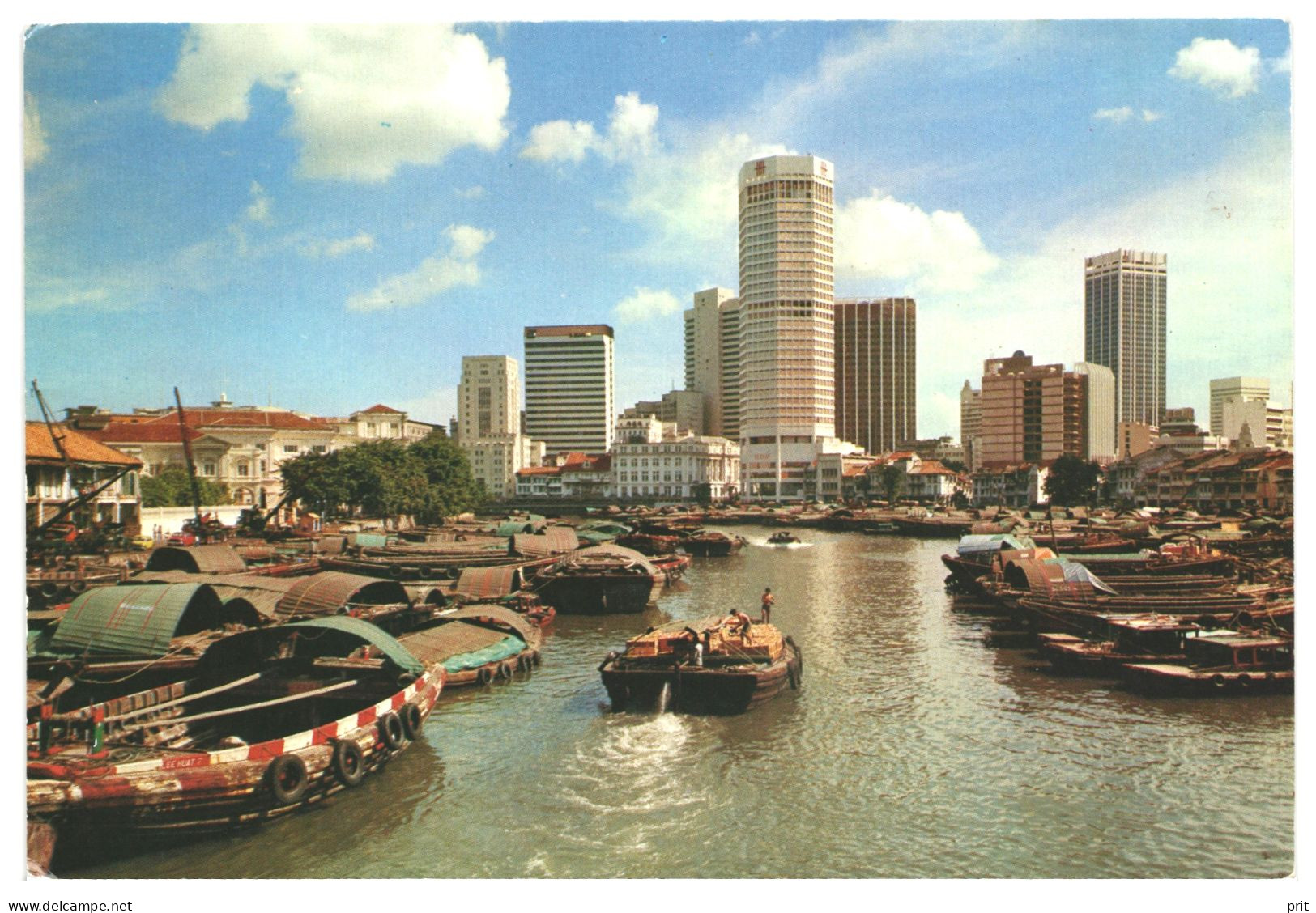 Boats, Port Harbor Singapore River 1970s Unused Postcard. Publisher S.W.Singapore - Singapur