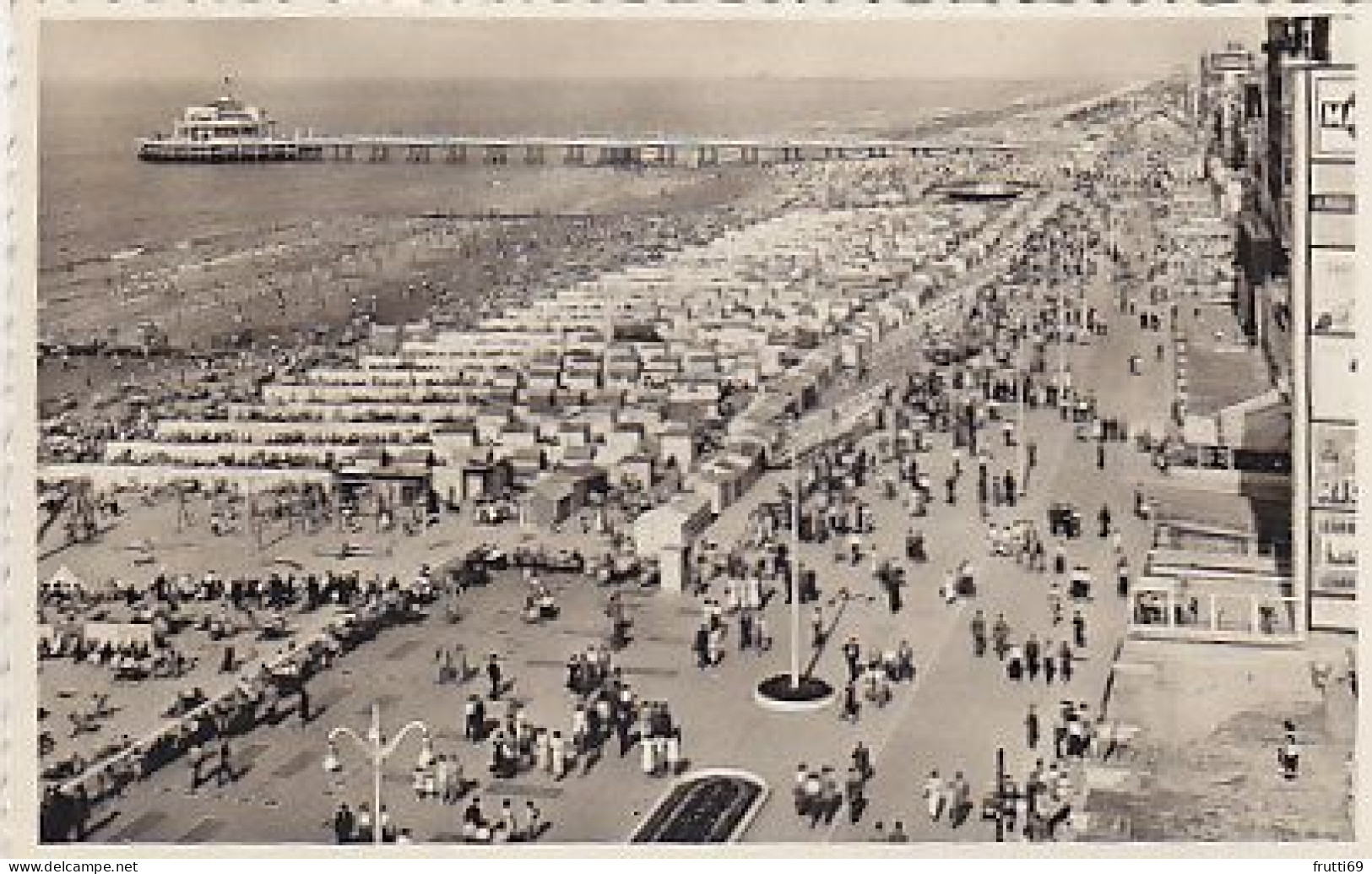 AK 215573 BELGIUM - Blankenberghe - Zeedijk En Strand - Blankenberge