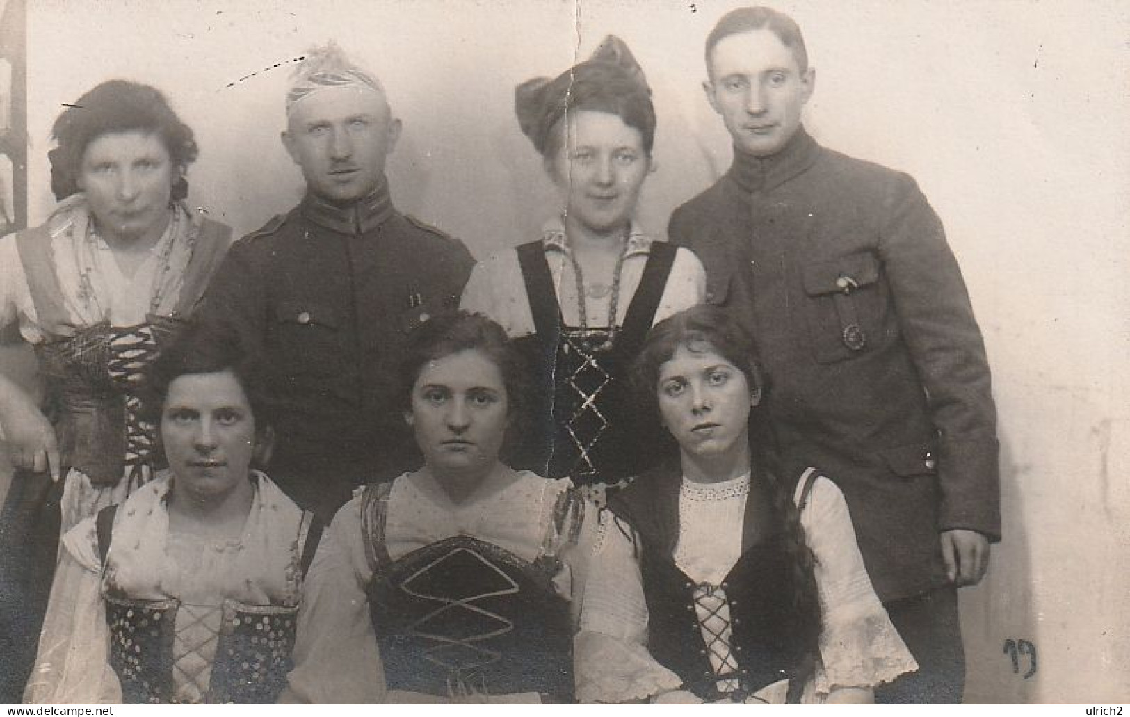AK Foto Deutsche Soldaten Mit Frauen In Tracht - 1919 (68955) - War 1914-18