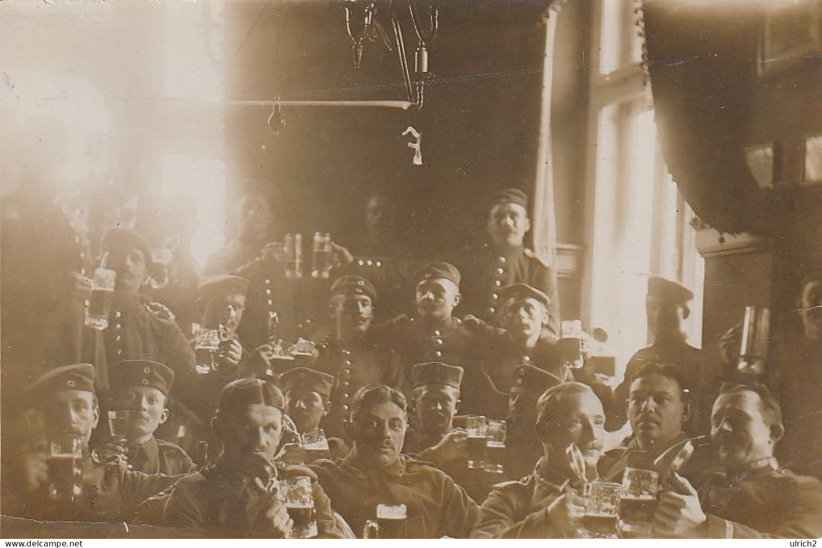 AK Foto Deutsche Soldaten Mit Biergläsern Bei Feier - 1. WK (68956) - Oorlog 1914-18