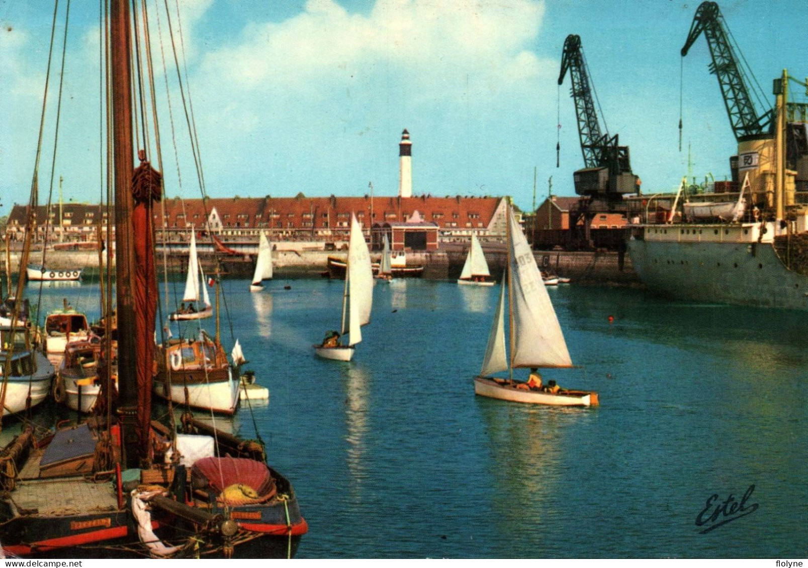 Calais - Le Bassin Des Yachts - Bateaux Grue Port - Calais