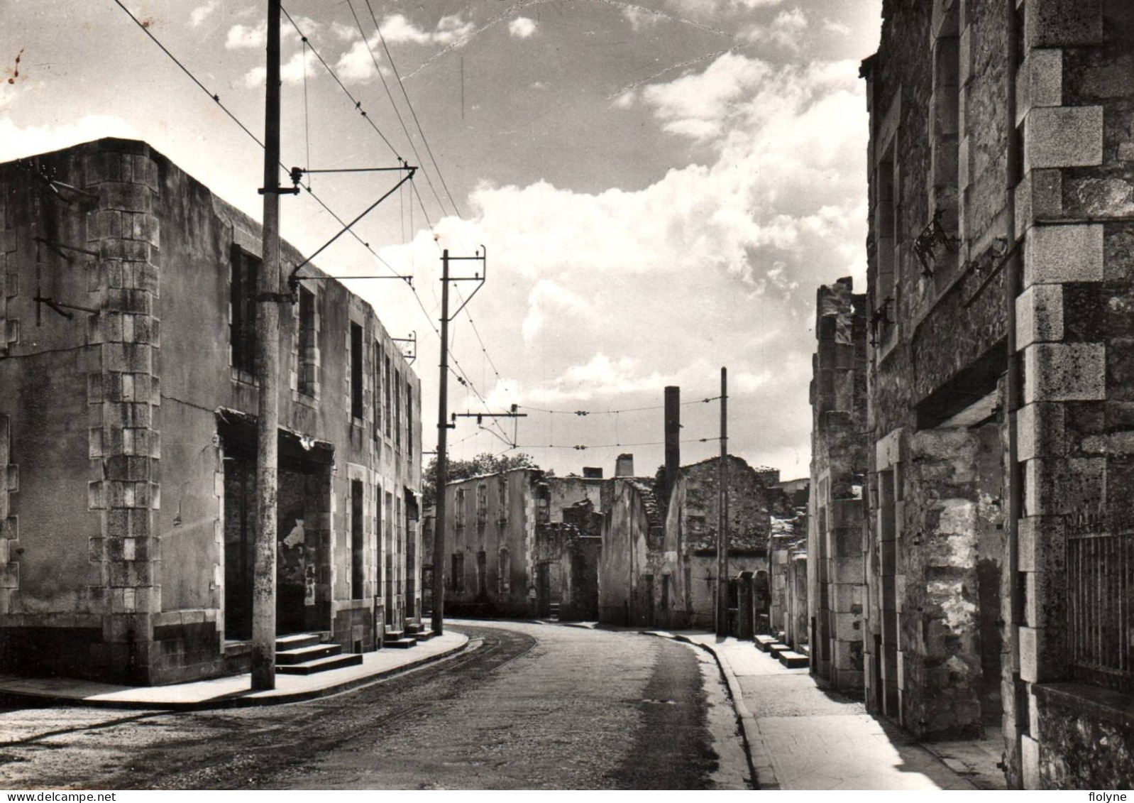 Oradour Sur Glane - 3 CP - Détruit Le 10 Juin 1944 - WW2 - L'église , Ancienne Rue Du Docteur Desourteaux - Oradour Sur Glane