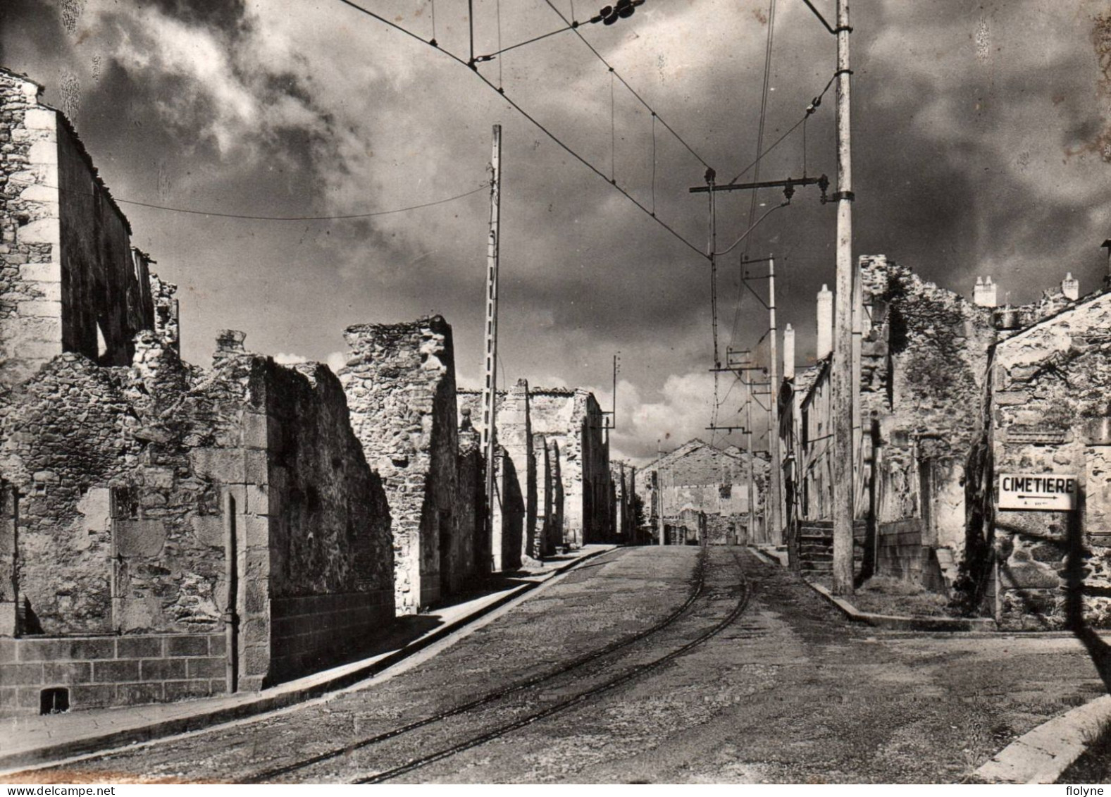 Oradour Sur Glane - 3 CP - Détruit Le 10 Juin 1944 - WW2 - L'église , Ancienne Rue Du Docteur Desourteaux - Oradour Sur Glane