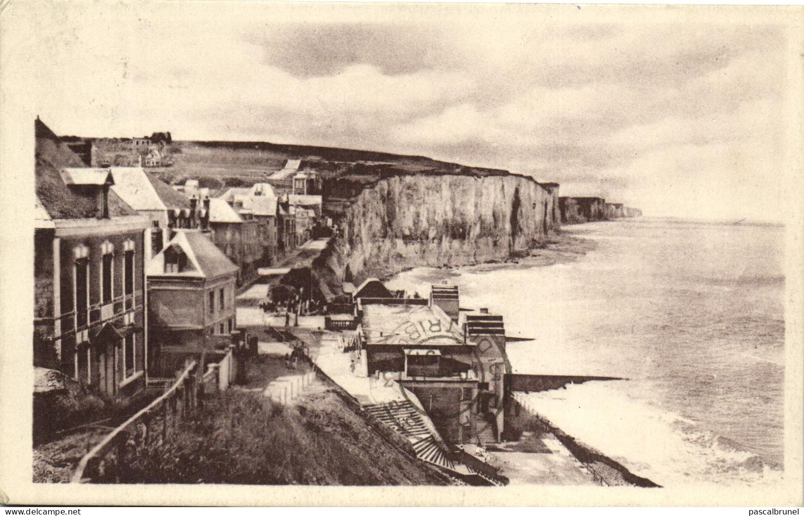 AULT - ONIVAL - LA DIGUE ET LES FALAISES - Ault