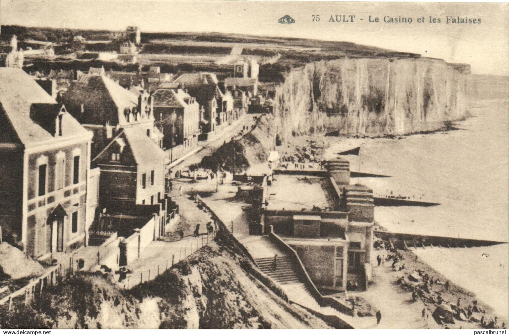 AULT - LE CASINO  ET LES FALAISES - Ault