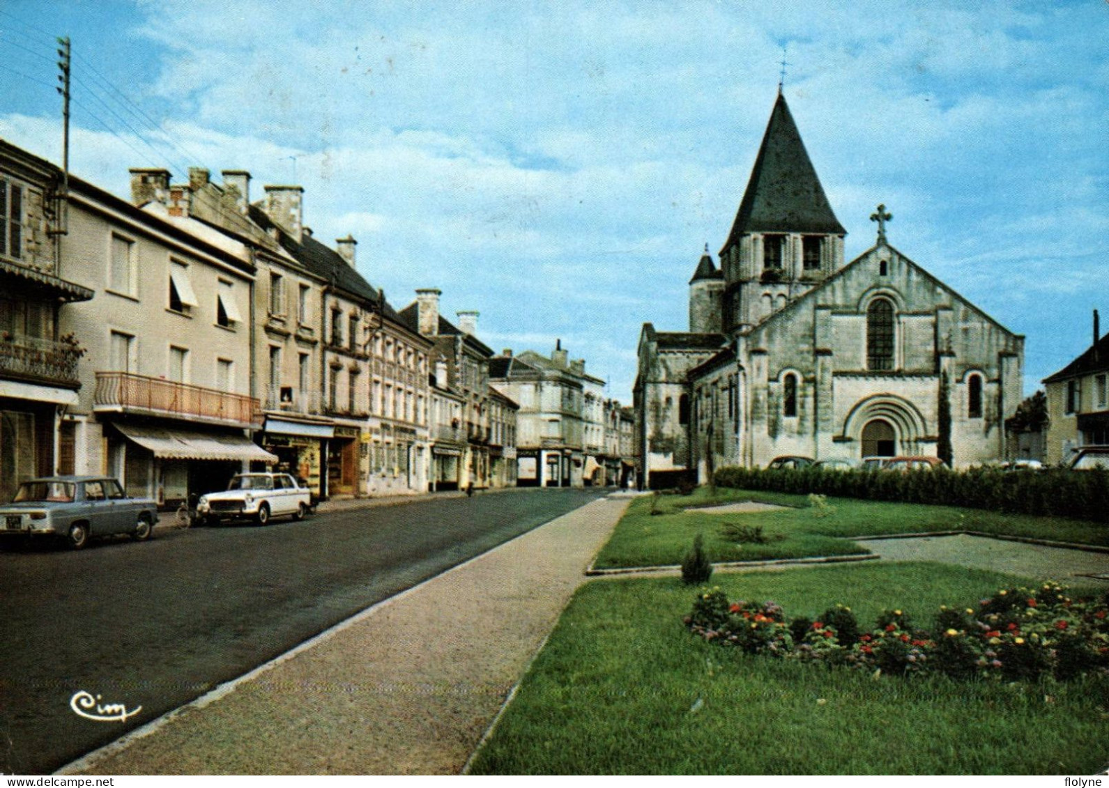 Chauvigny - La Place Du Marché Et L'église Notre Dame - Chauvigny