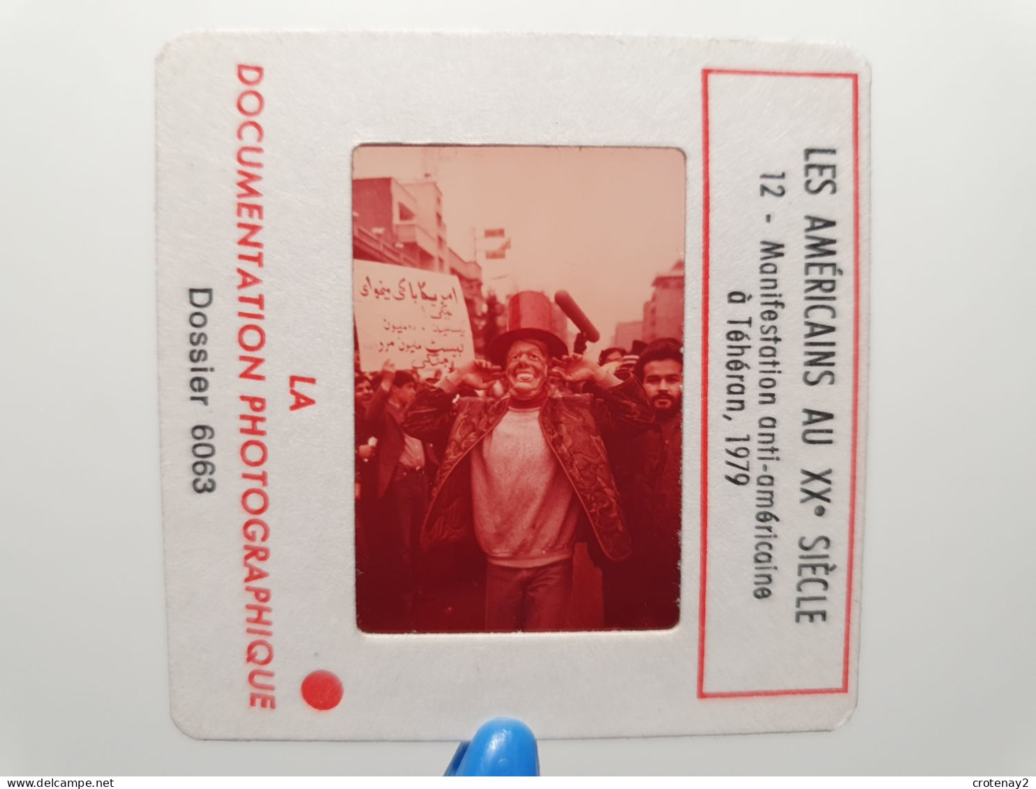 Photo Diapo Diapositive Slide Les Américains Au XXème Siècle N°12 Manif Anti Américaine à TEHERAN En IRAN En 1979 - Diapositives