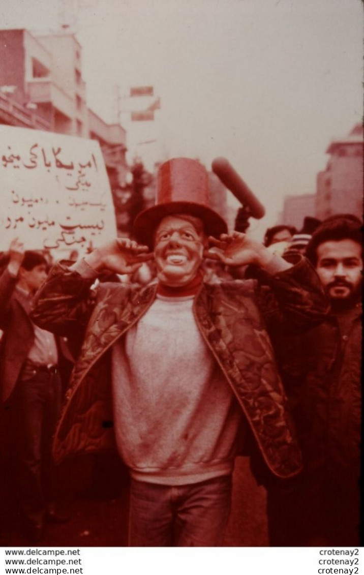 Photo Diapo Diapositive Slide Les Américains Au XXème Siècle N°12 Manif Anti Américaine à TEHERAN En IRAN En 1979 - Diapositive