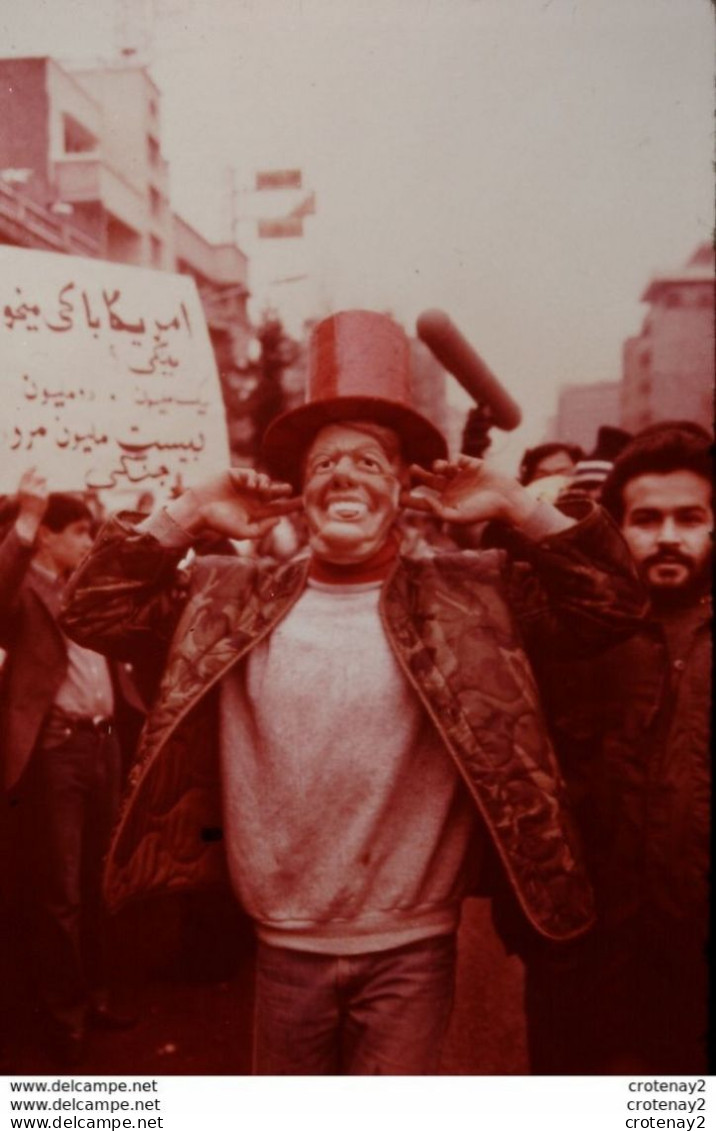 Photo Diapo Diapositive Slide Les Américains Au XXème Siècle N°12 Manif Anti Américaine à TEHERAN En IRAN En 1979 - Dias