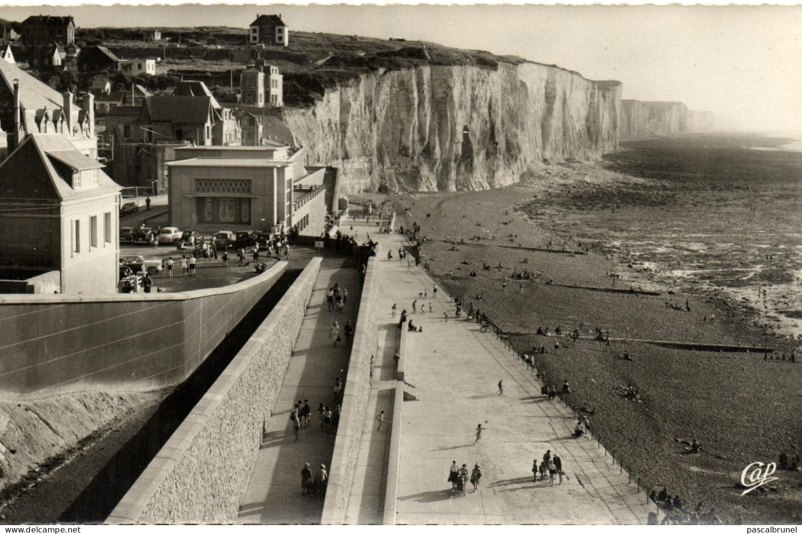 AULT - LE CASINO ET LES FALAISES - Ault