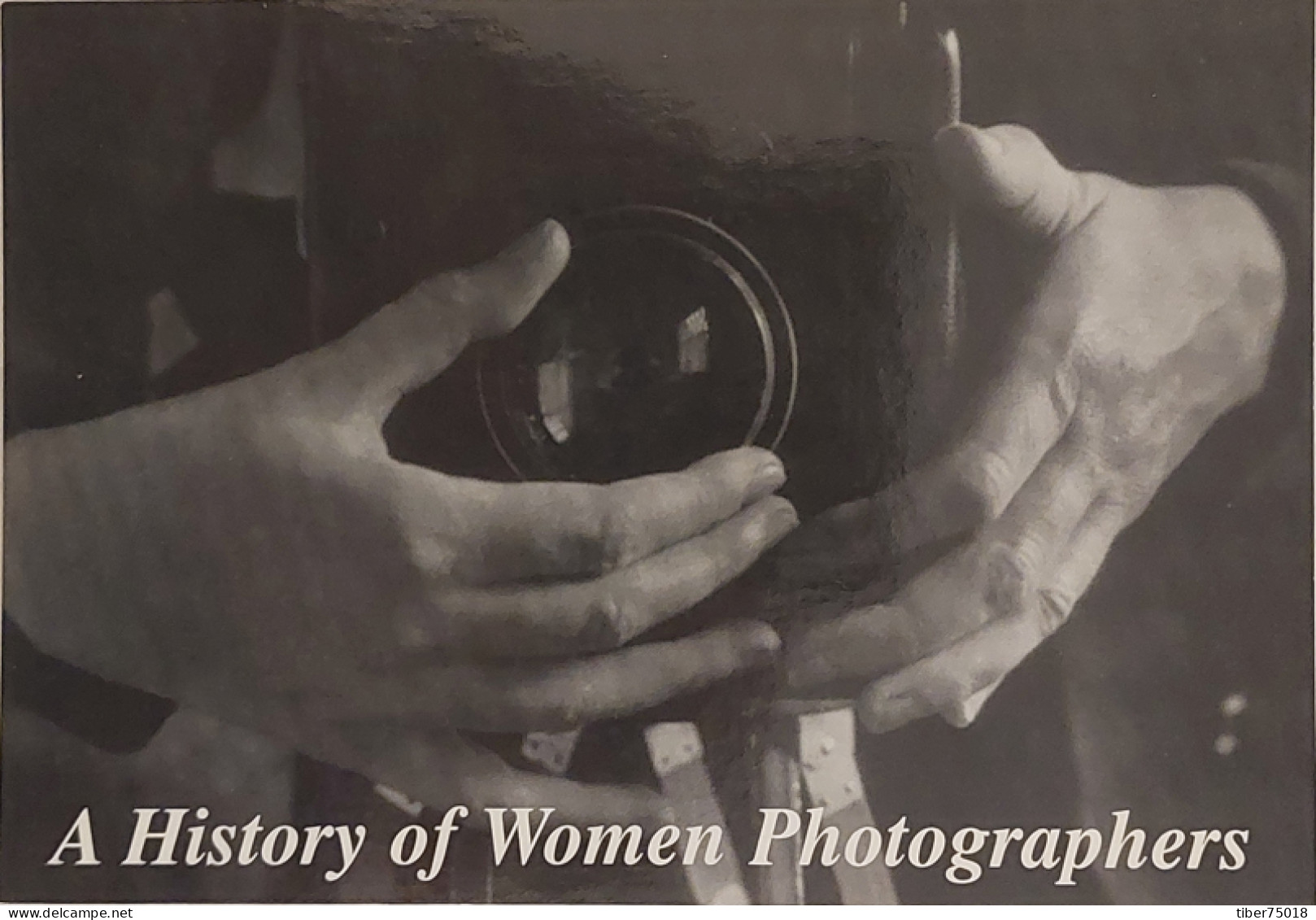 Carte Postale - A History Of Women Photographers (appareil Photo) Alma Lavenson, Self-Portrait, 1932 - Fotografía