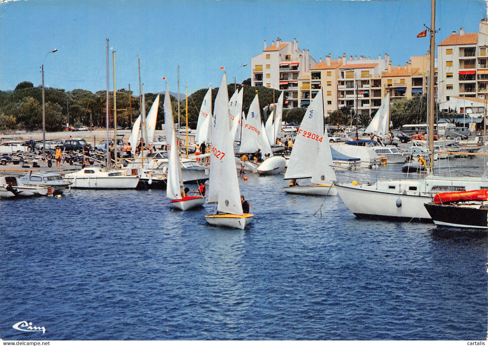 83-HYERES PORT-N°3774-B/0087 - Hyeres