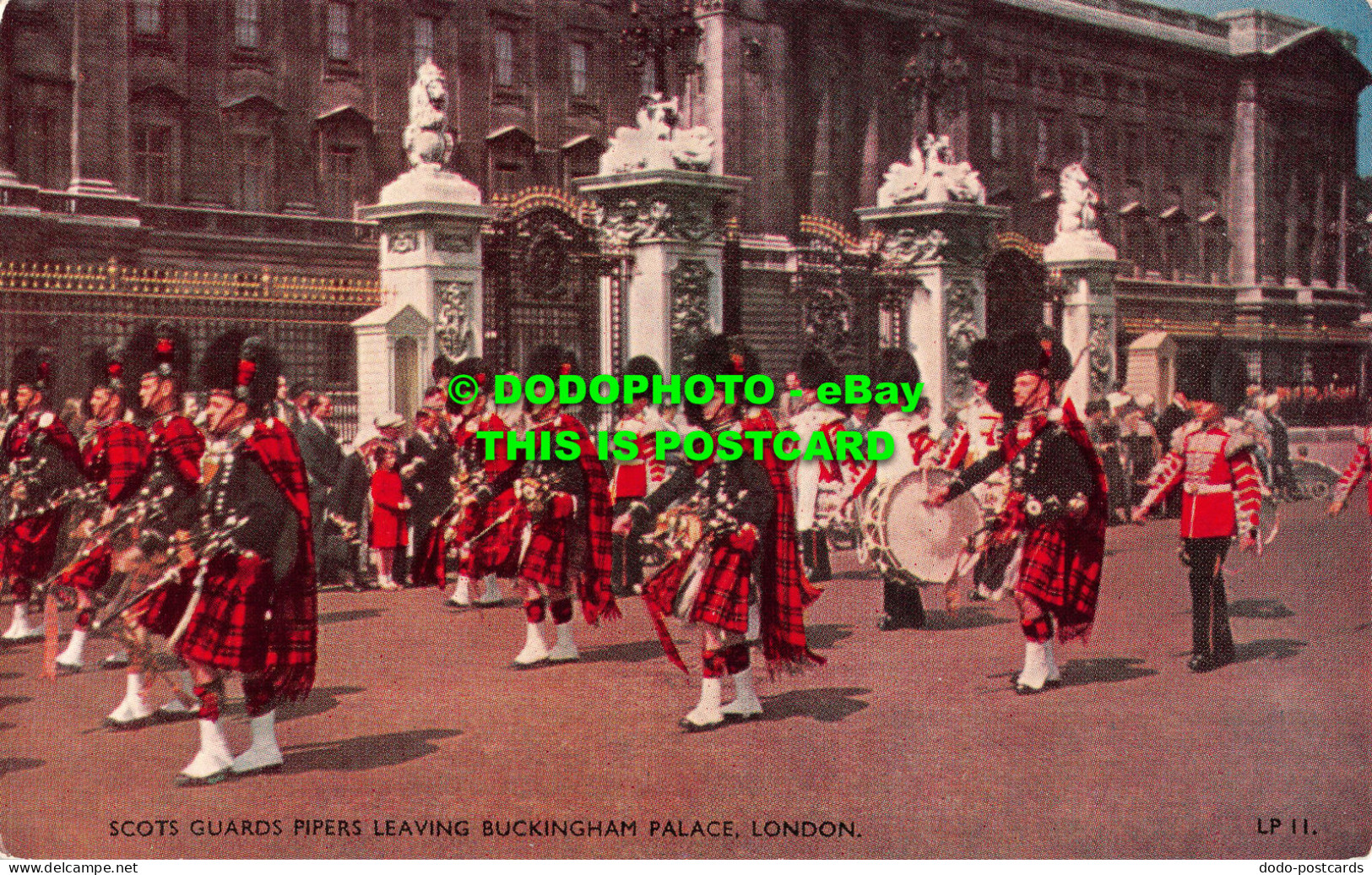 R531670 London. Scots Guards Pipers Leaving Buckingham Palace. Lansdowne Product - Other & Unclassified