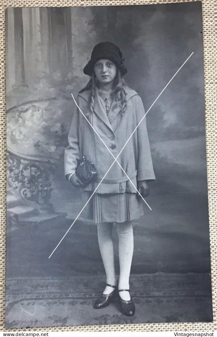 Portrait D’une Jeune Fille à La Mode  CP PK Photo Vers 1920-1930 - Personnes Anonymes