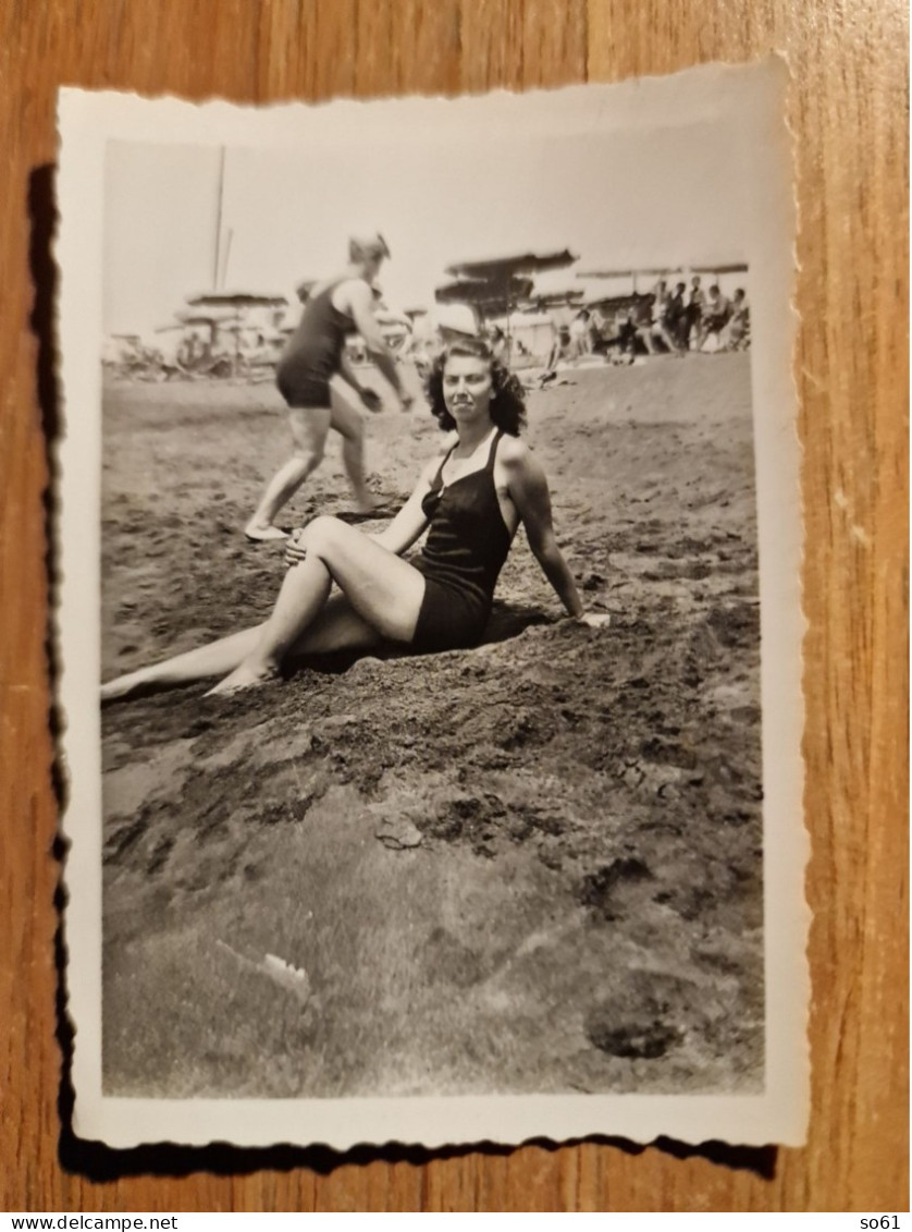 19014 A.  Fotografia D'epoca Donna Costume Mare Gambe Aa "50 Italia - 8,5x6 - Personas Anónimos