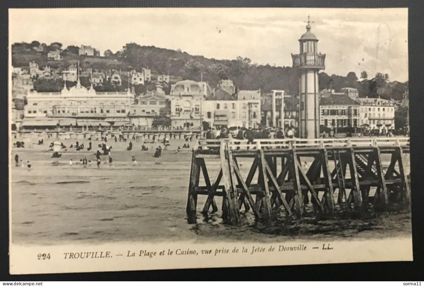 CPA TROUVILLE 14 La Plage Et Le Casino, Vue Prise De La Jetée De Deauville - Trouville