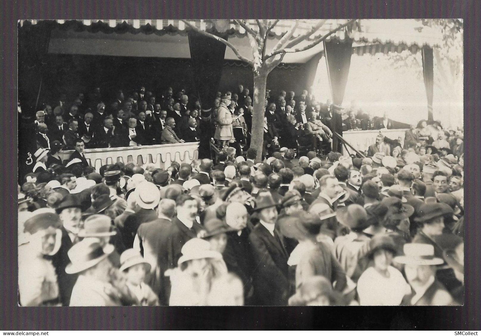 Carte Photo Non Datée Non Située, Discours De ... Foch ? Pétain ? Autre ? (A17p20) - Personen