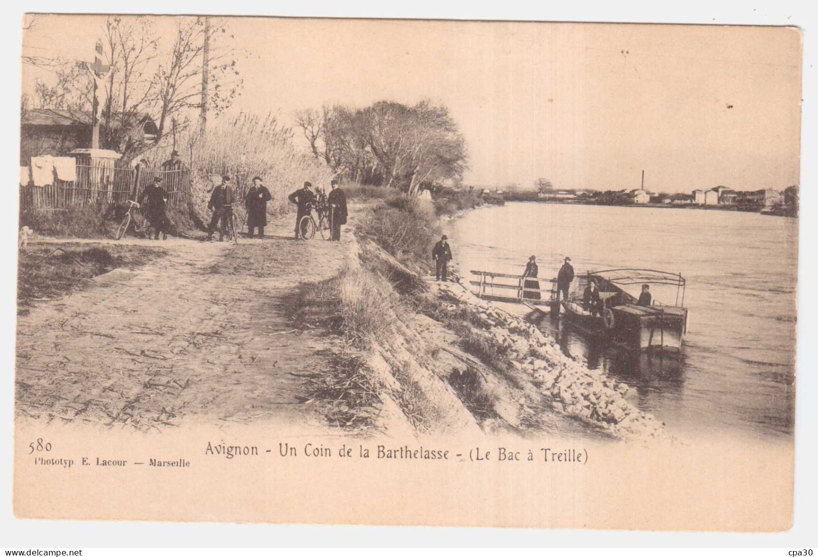 CARTE POSTALE ANCIENNE VAUCLUSE.AVIGNON.UN COIN DE LA BARTHELASSE.LE BAC A TRAILLE - Avignon