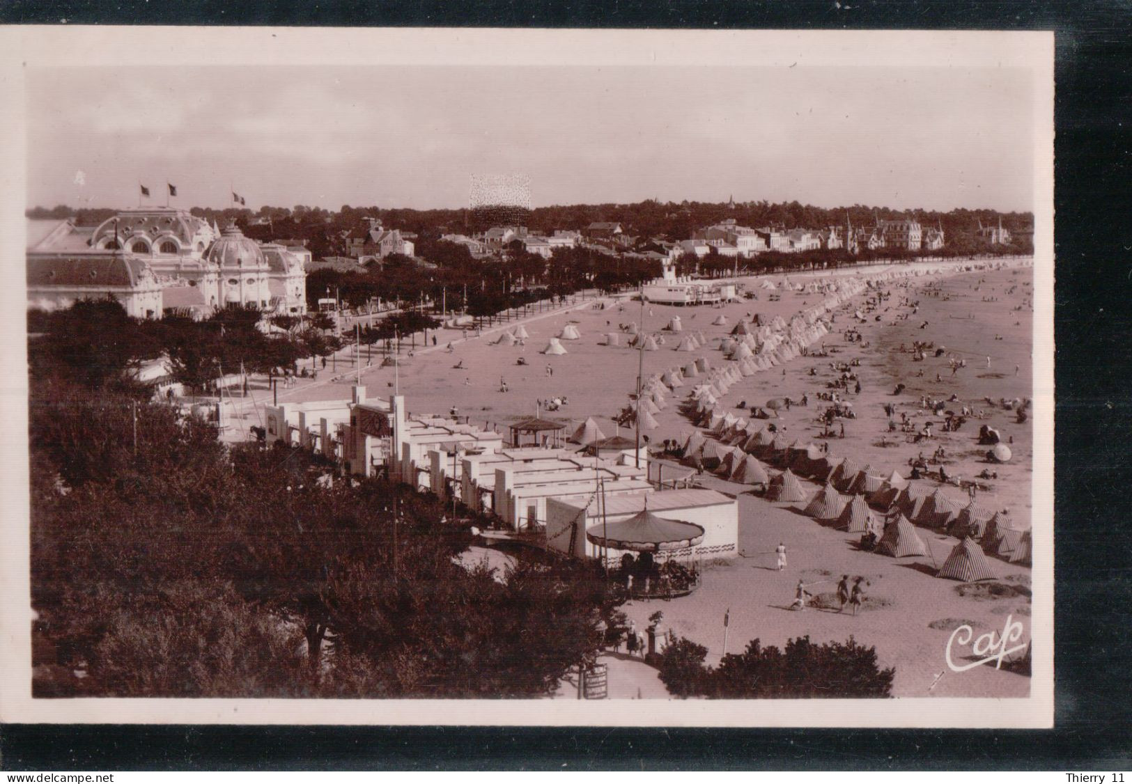 Cpsm 17 Royan La Grande Conche Et Le Casino - Royan