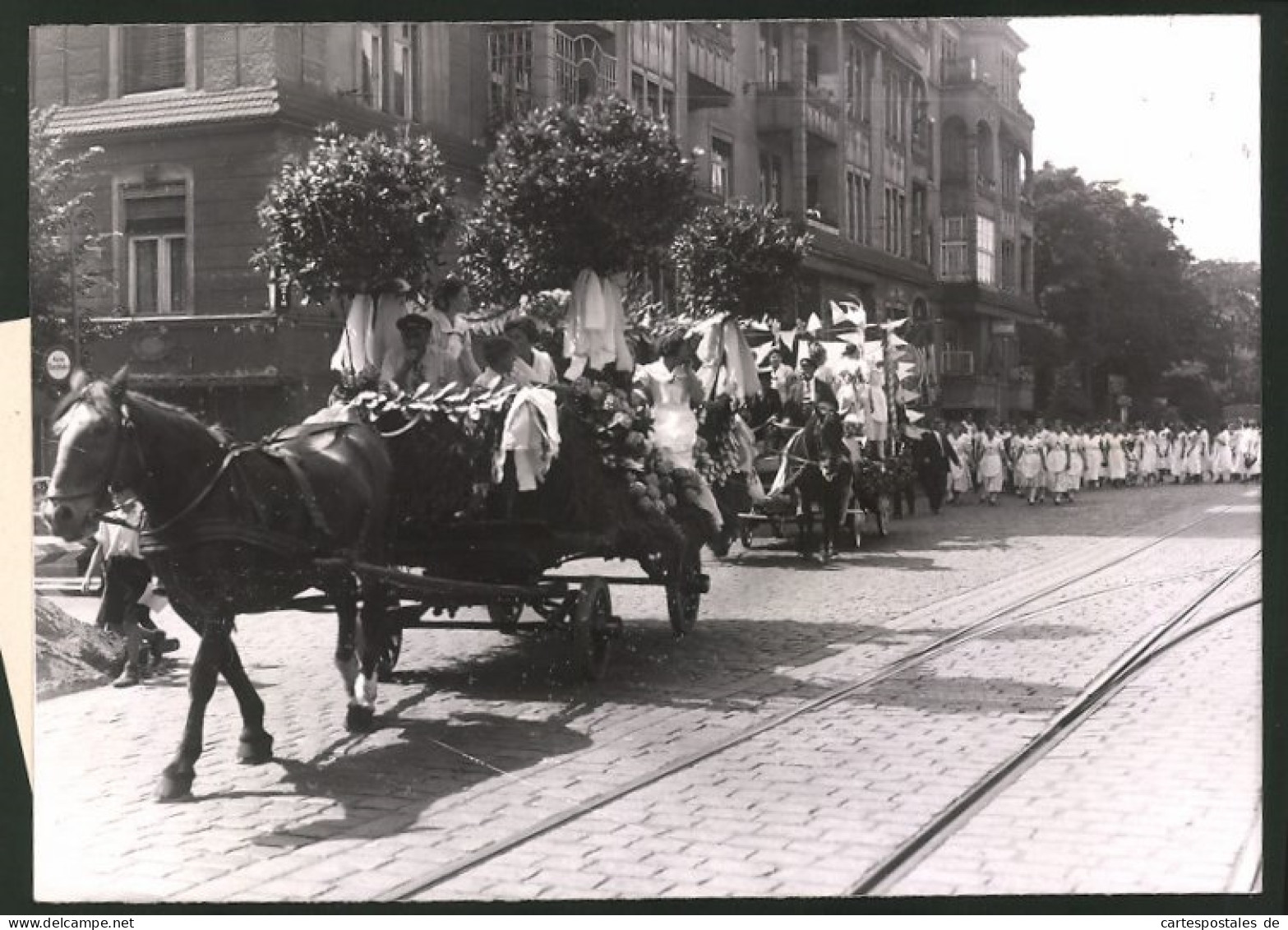 Fotografie Ansicht Berlin-Köpenick, Wäschefest Festumzug Lindenstrasse 37-39, Festwagen & Wäscherinnen 1939  - Orte