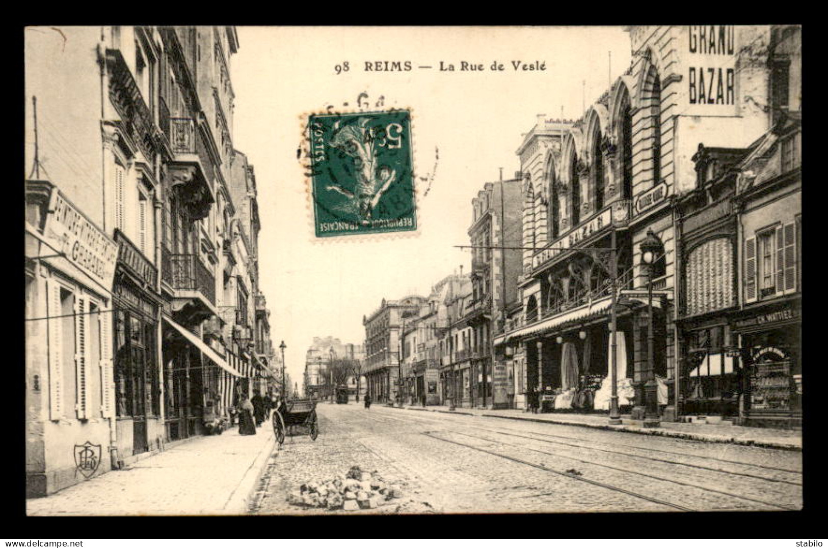 51 - REIMS - LA RUE DE VESLE - ARCHITECTURE - LE GRAND BAZAR - Reims