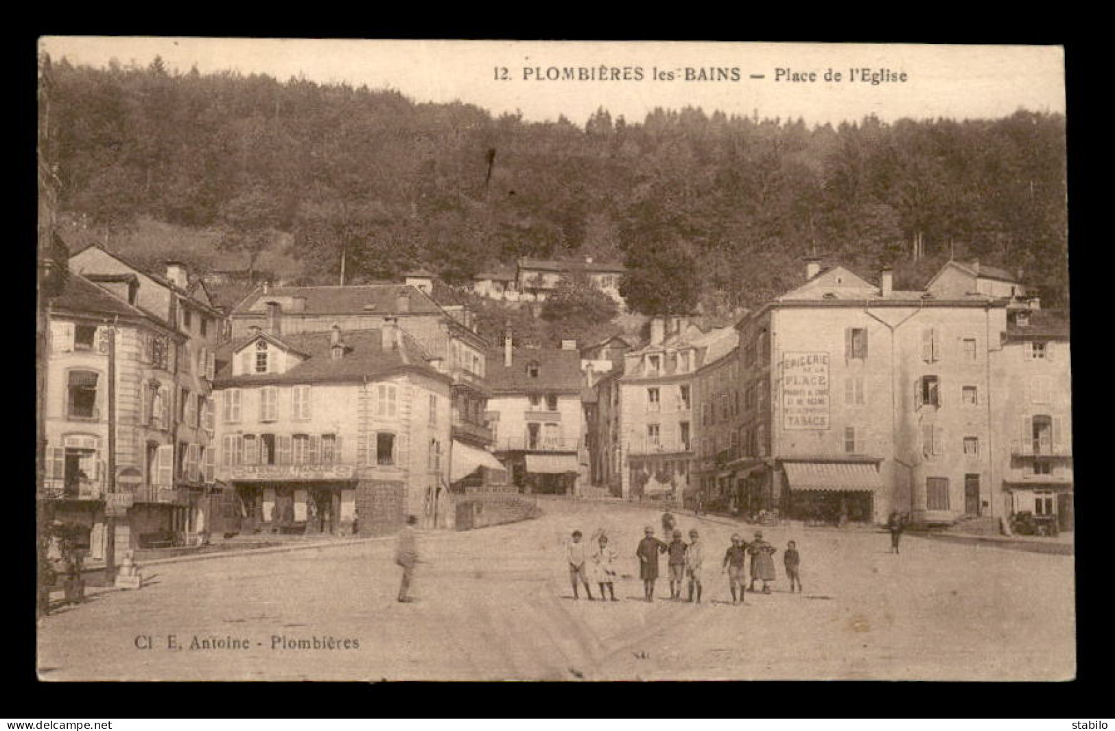 88 - PLOMBIERES-LES-BAINS - PLACE DE L'EGLISE - A LA MENAGEE FRANCAISE SUCCURSALE N°100 - Plombieres Les Bains