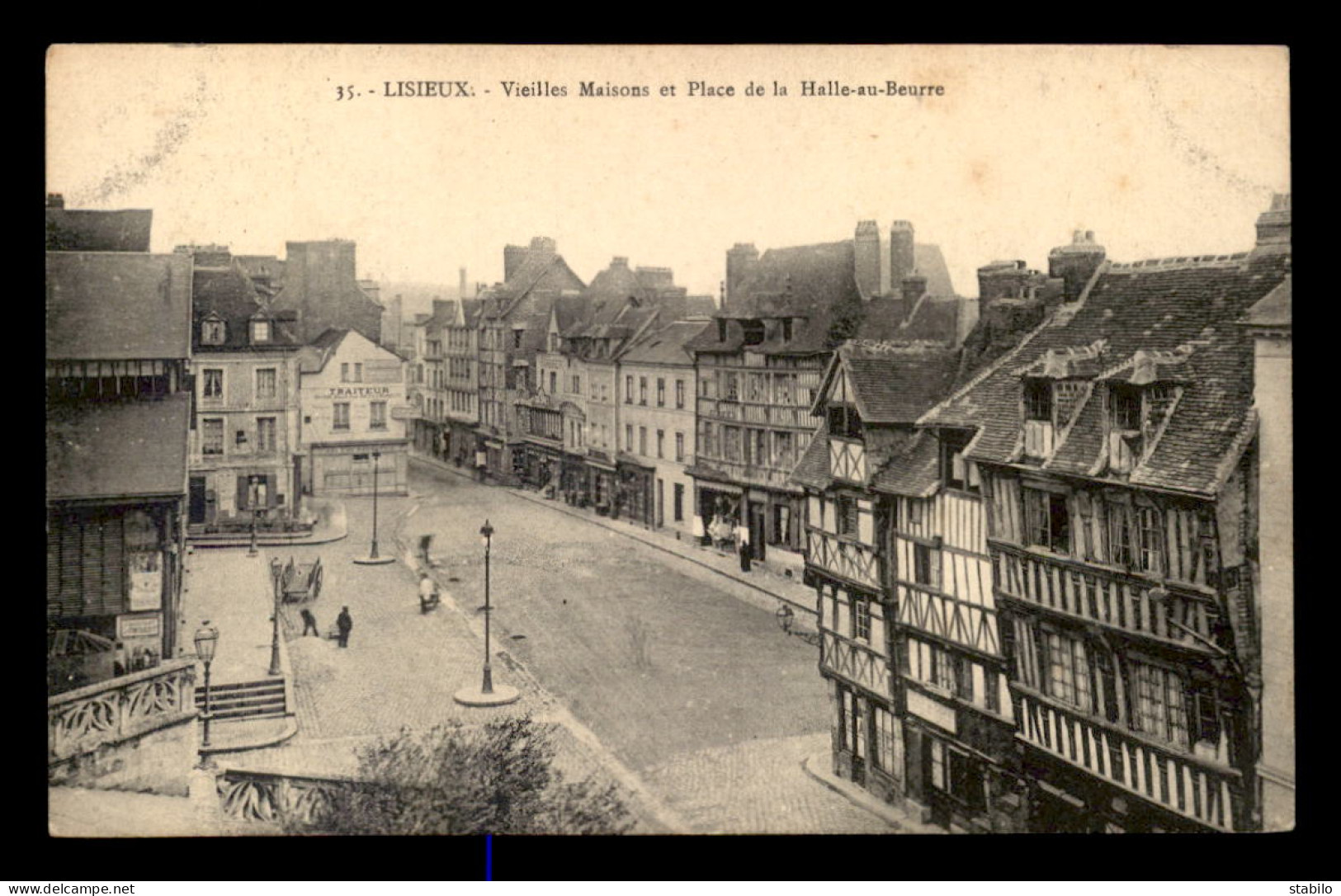 14 - LISIEUX - VIEILLES MAISONS ET PLACE DE LA HALLE AU BEURRE - Lisieux