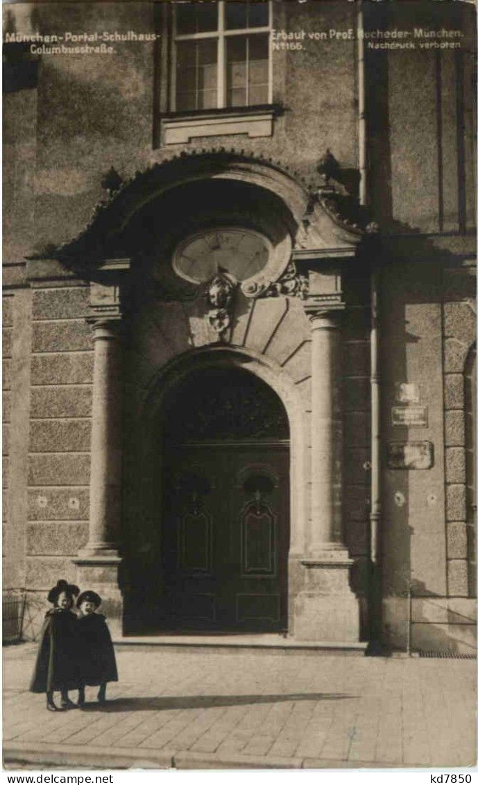 München - Portal Schulhaus Columbusstrasse - Muenchen