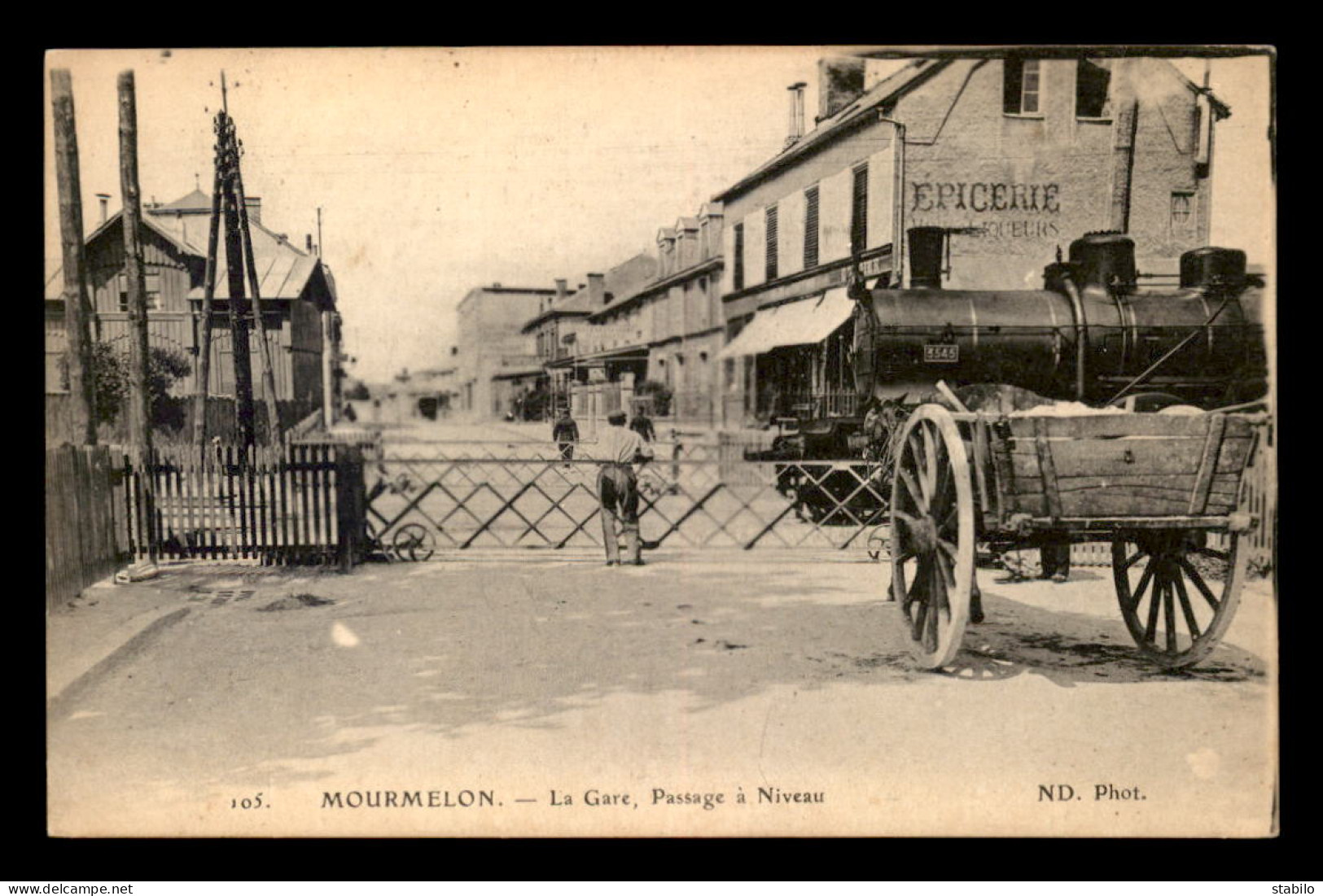 51 - MOURMELON - LA GARE DE CHEMIN DE FER - LE PASSAGE A NIVEAU - LOCOMOTIVE EST N°3545 - Mourmelon Le Grand