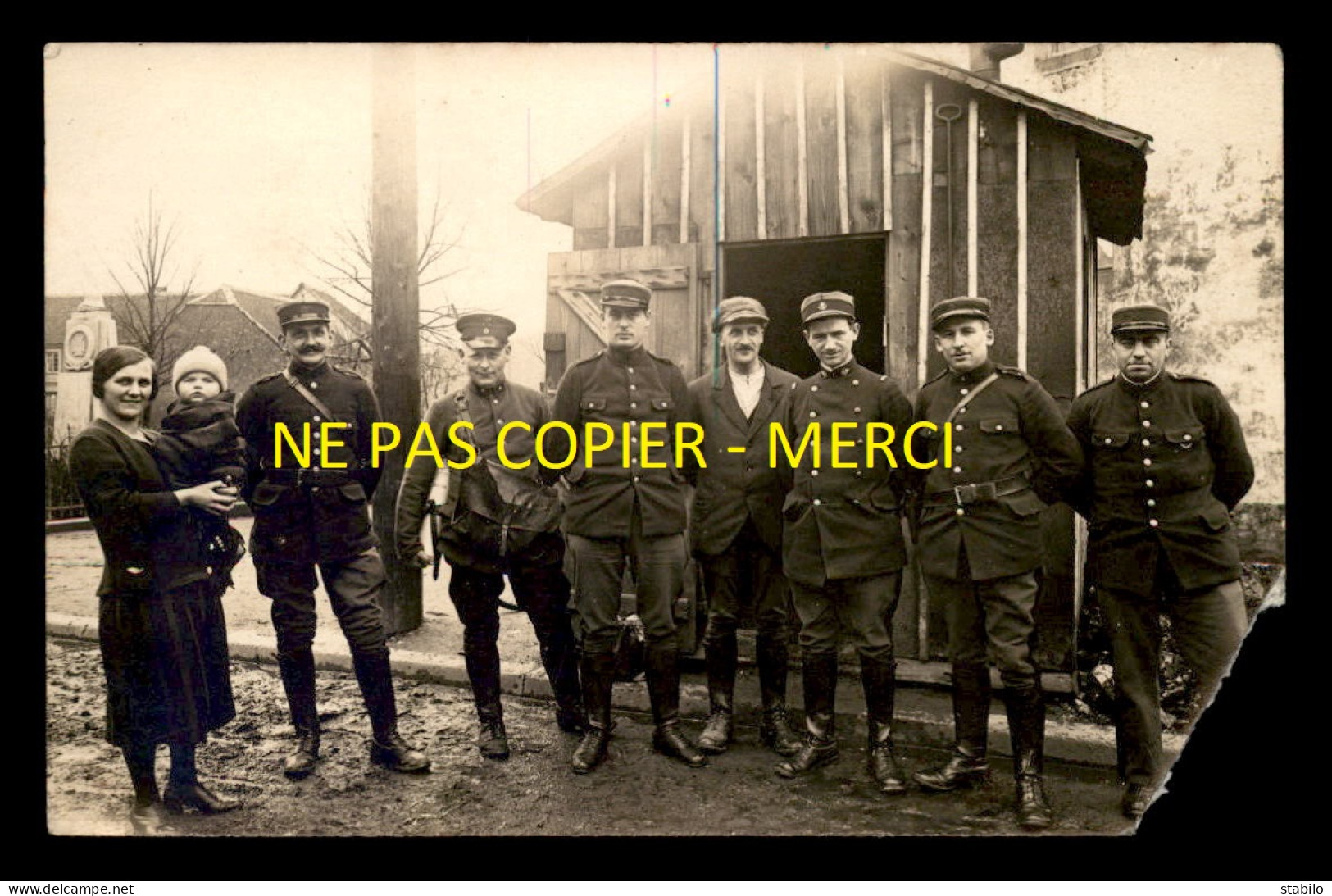 68 - LAUTENBACH - DOUANIERS, MILITAIRES ? - CARTE PHOTO ORIGINALE - VOIR ETAT - Otros & Sin Clasificación