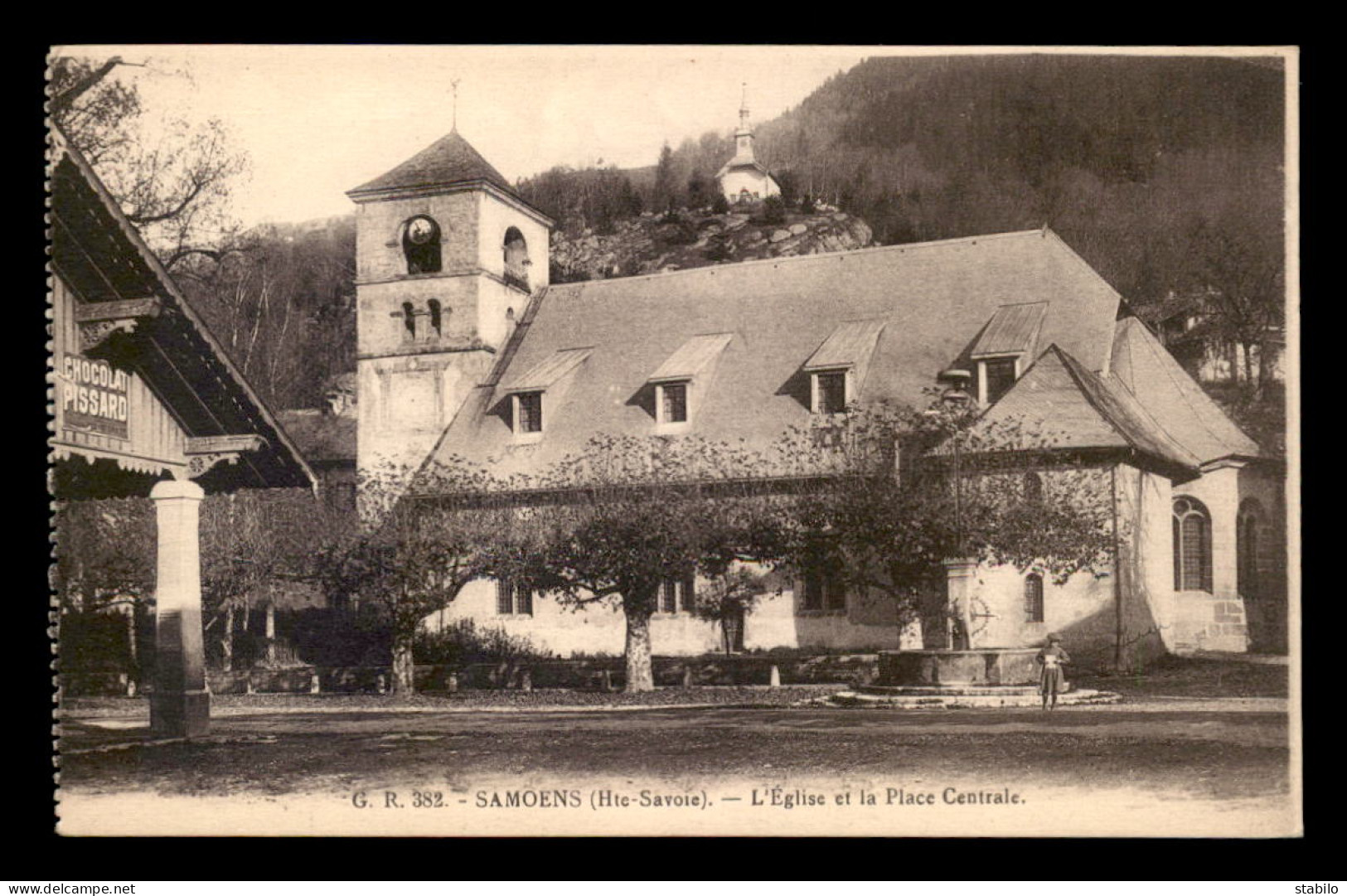 74 - SAMOENS - L'EGLISE ET LA PLACE CENTRALE - Samoëns