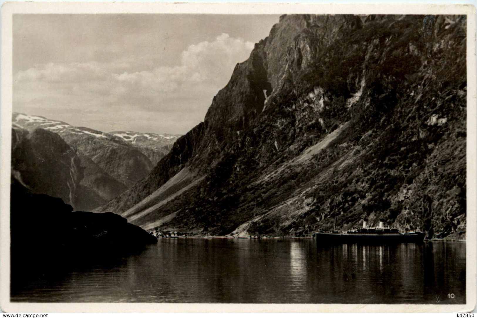 MS Monte Olivia Im Naerofjord - Noruega