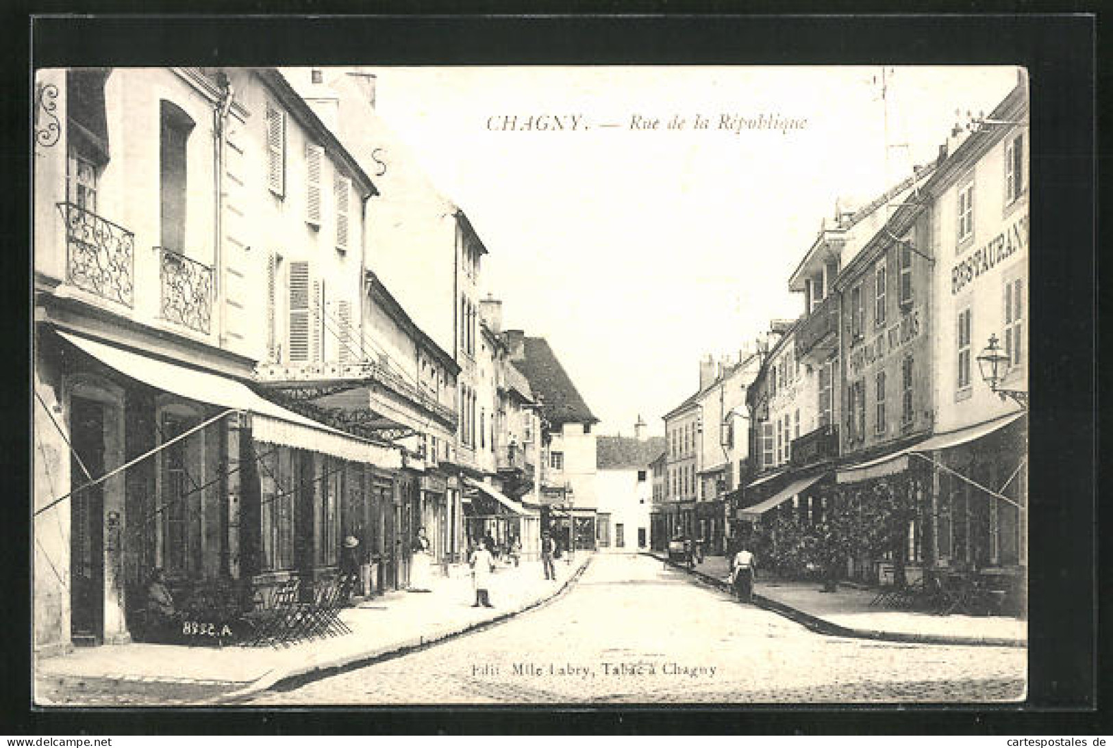 CPA Chagny, Rue De La République, Vue De La Rue Avec Restaurants  - Chagny