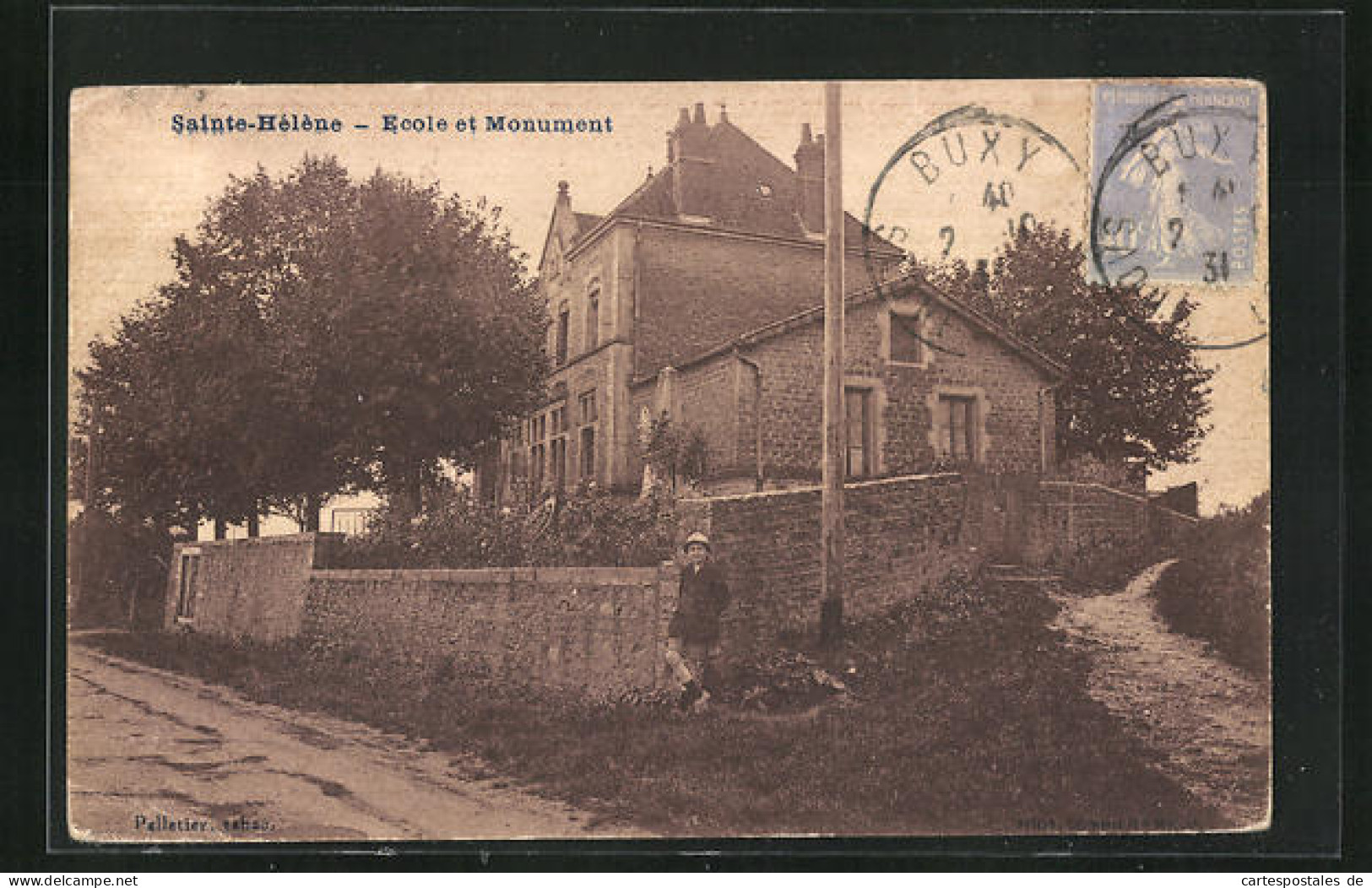 CPA Sainte-Hélène, Ecole Et Monument  - Andere & Zonder Classificatie