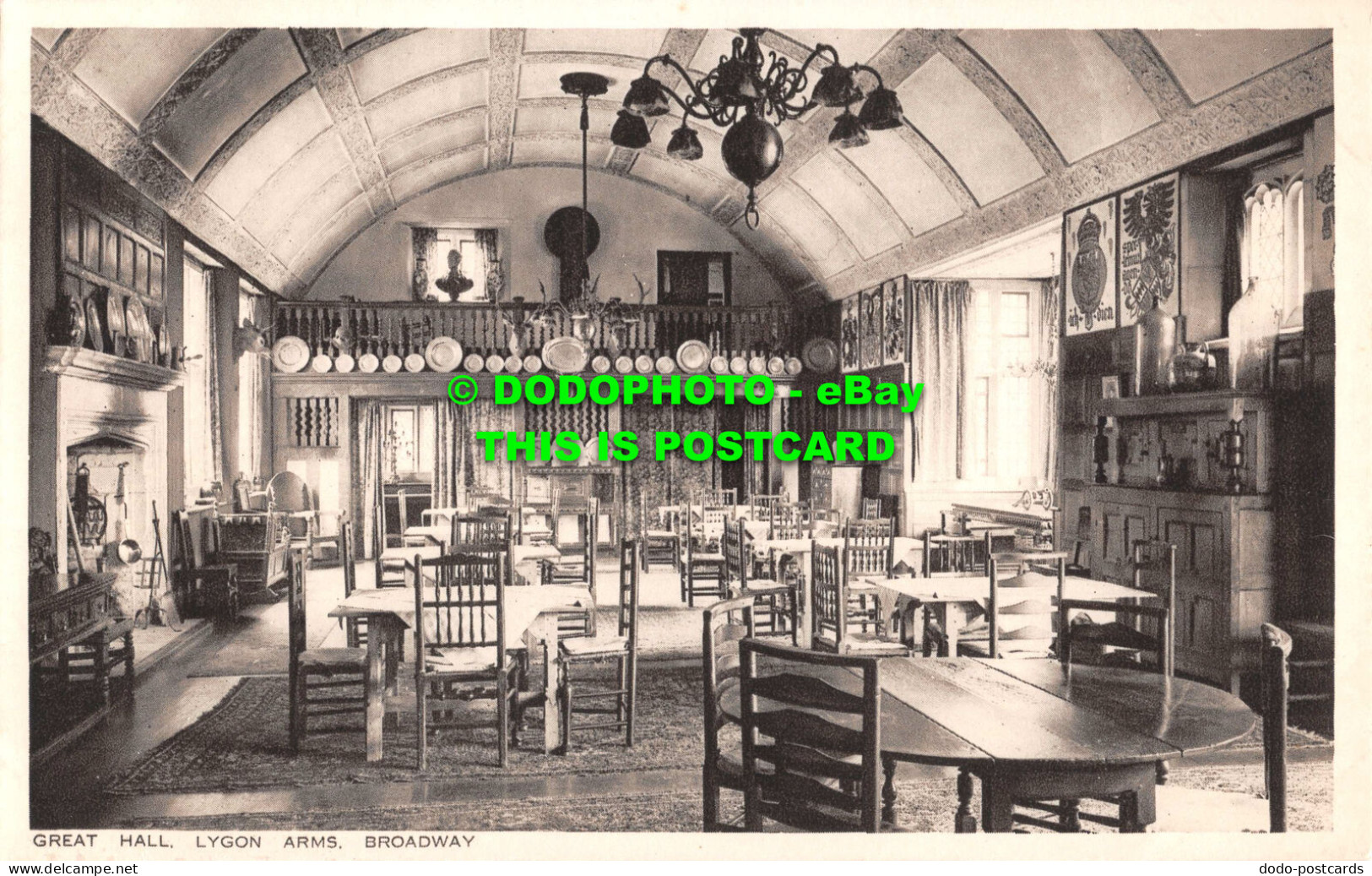 R533193 Broadway. Great Hall. Lygon Arms. Russell. The Lygon Series. W. Dennis M - Wereld