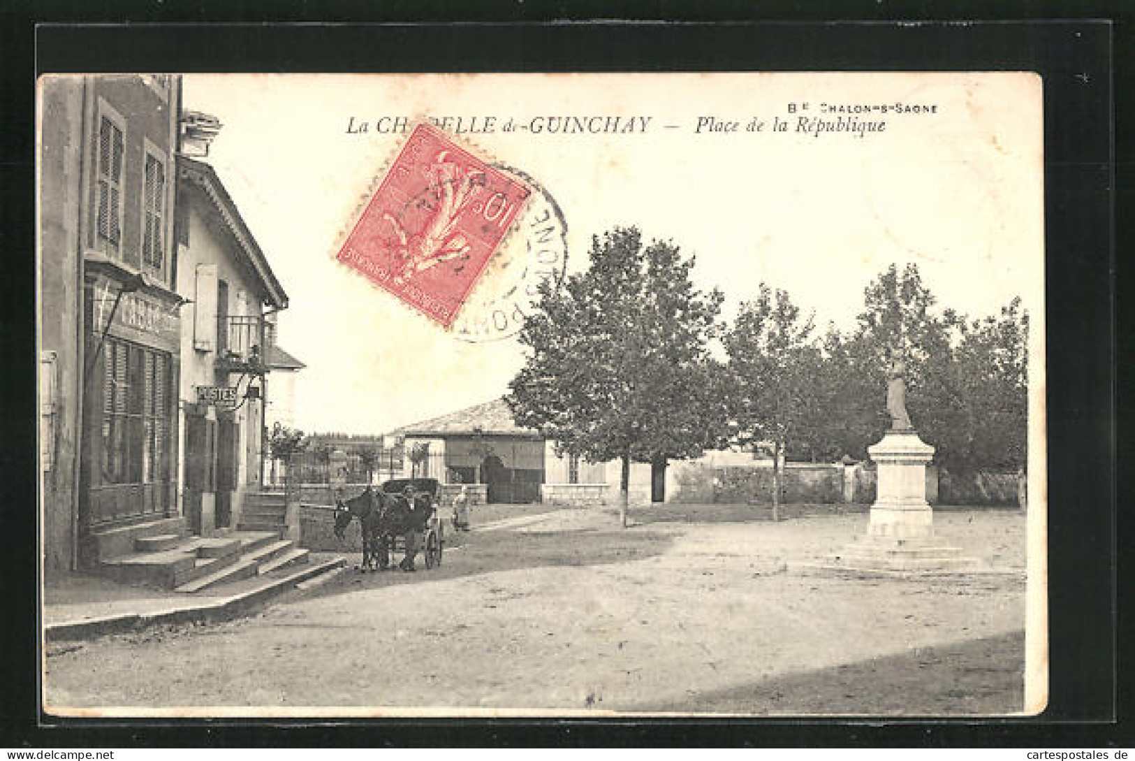 CPA La Chapelle-de-Guinchay, Place De La République  - Autres & Non Classés