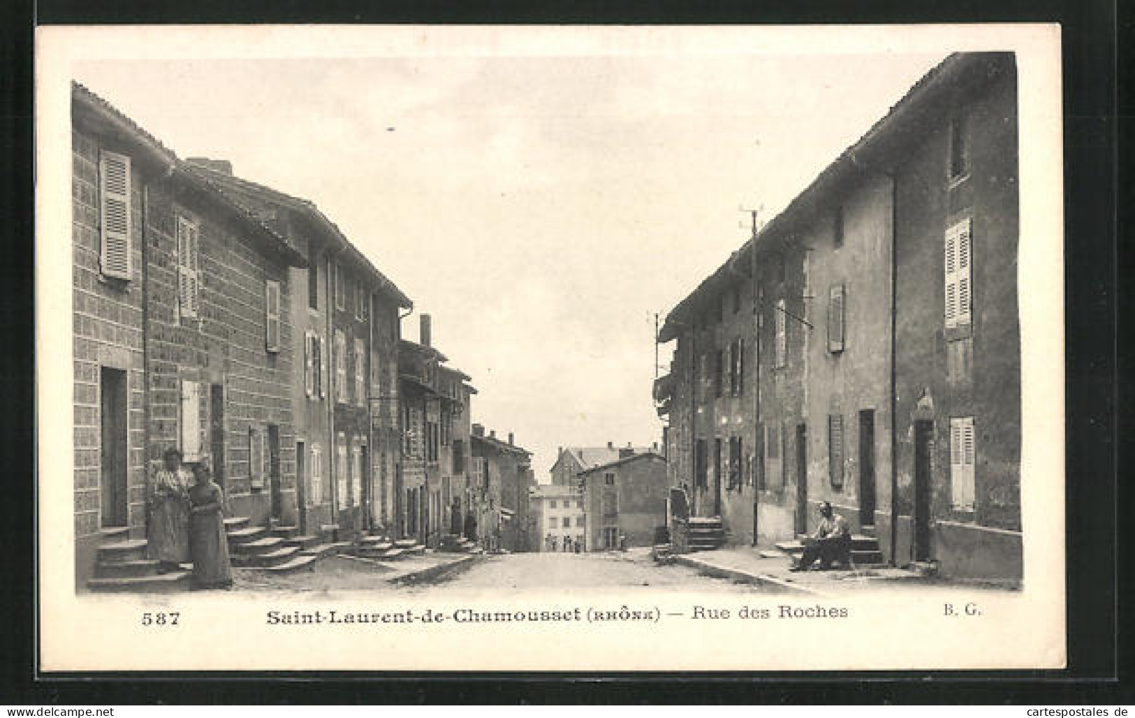 CPA Saint-Laurent-de-Chamousset, Rue Des Roches, Vue De La Rue  - Saint-Laurent-de-Chamousset