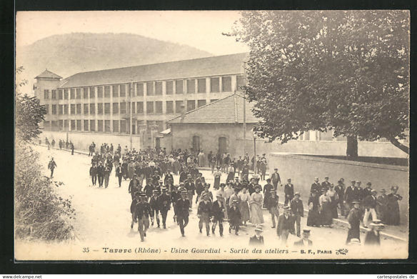 CPA Tarare, Usine Gourdiat, Sortie Des Ateliers  - Tarare