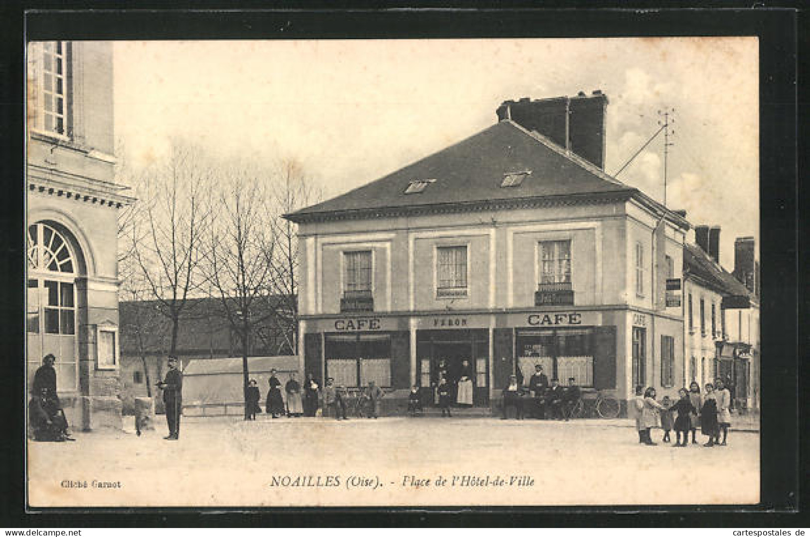 CPA Noailles, Place De L'Hotel-de-Ville  - Noailles