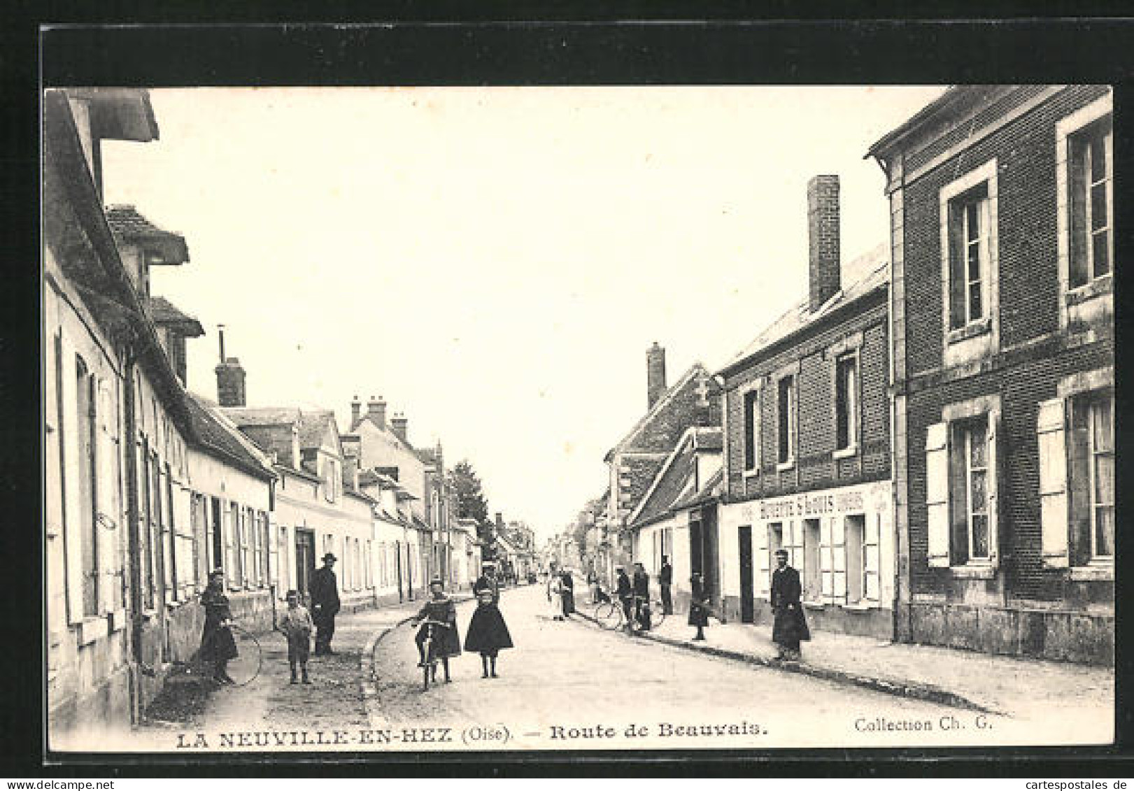 CPA La Neuville-en-Hez, Route De Beauvais, Vue De La Rue  - Beauvais